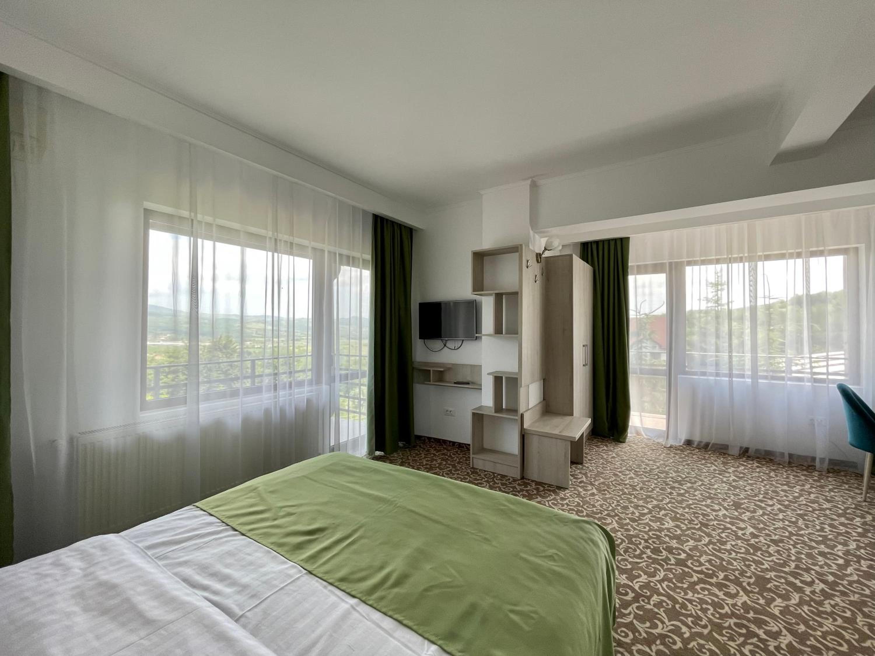 Double Room with Balcony - Photo 19