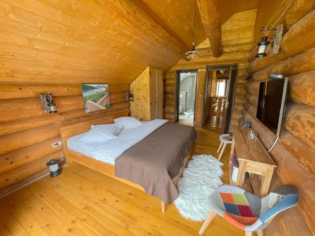 Double Room with Lake View - Photo 4