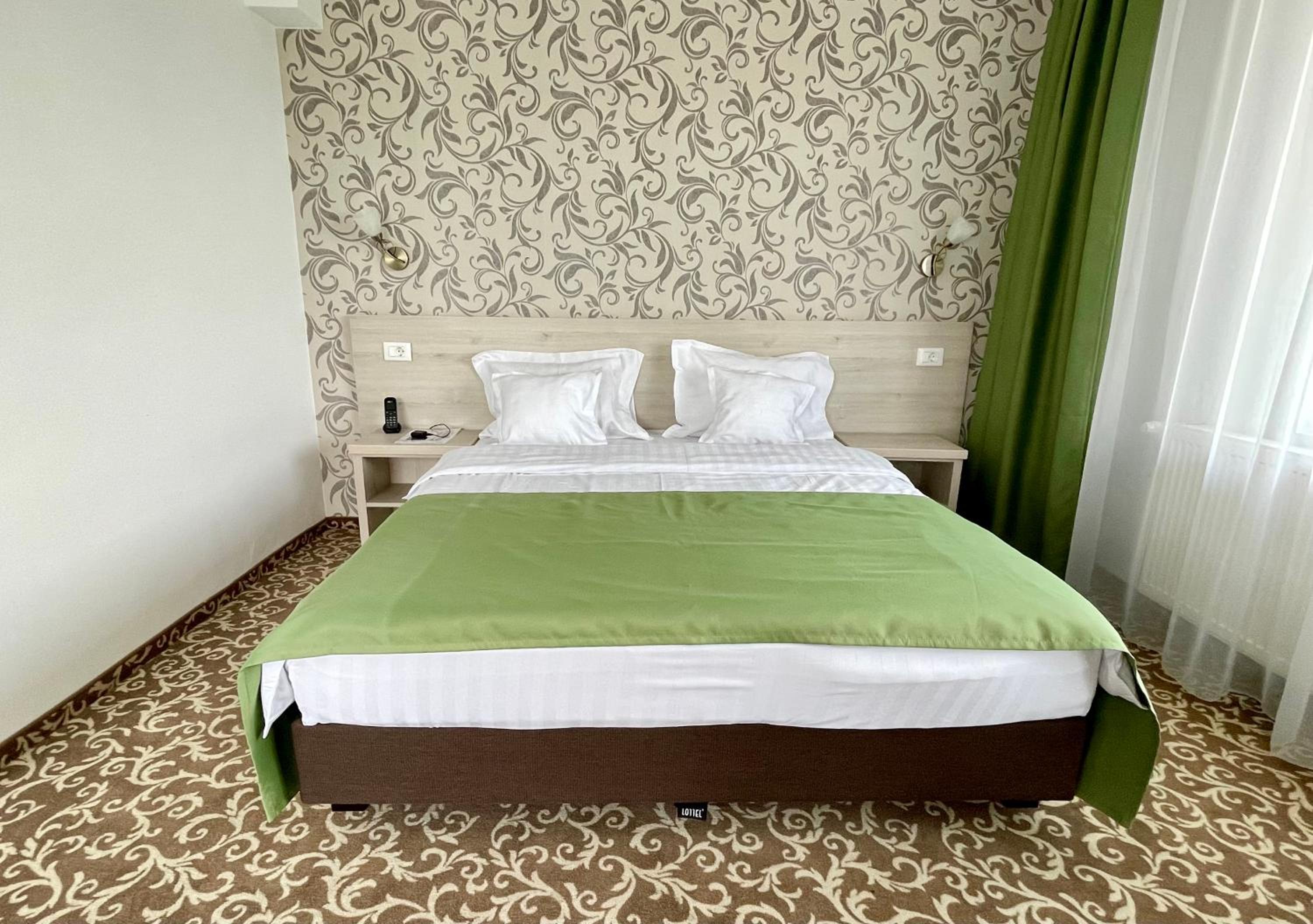 Double Room with Balcony - Photo 18
