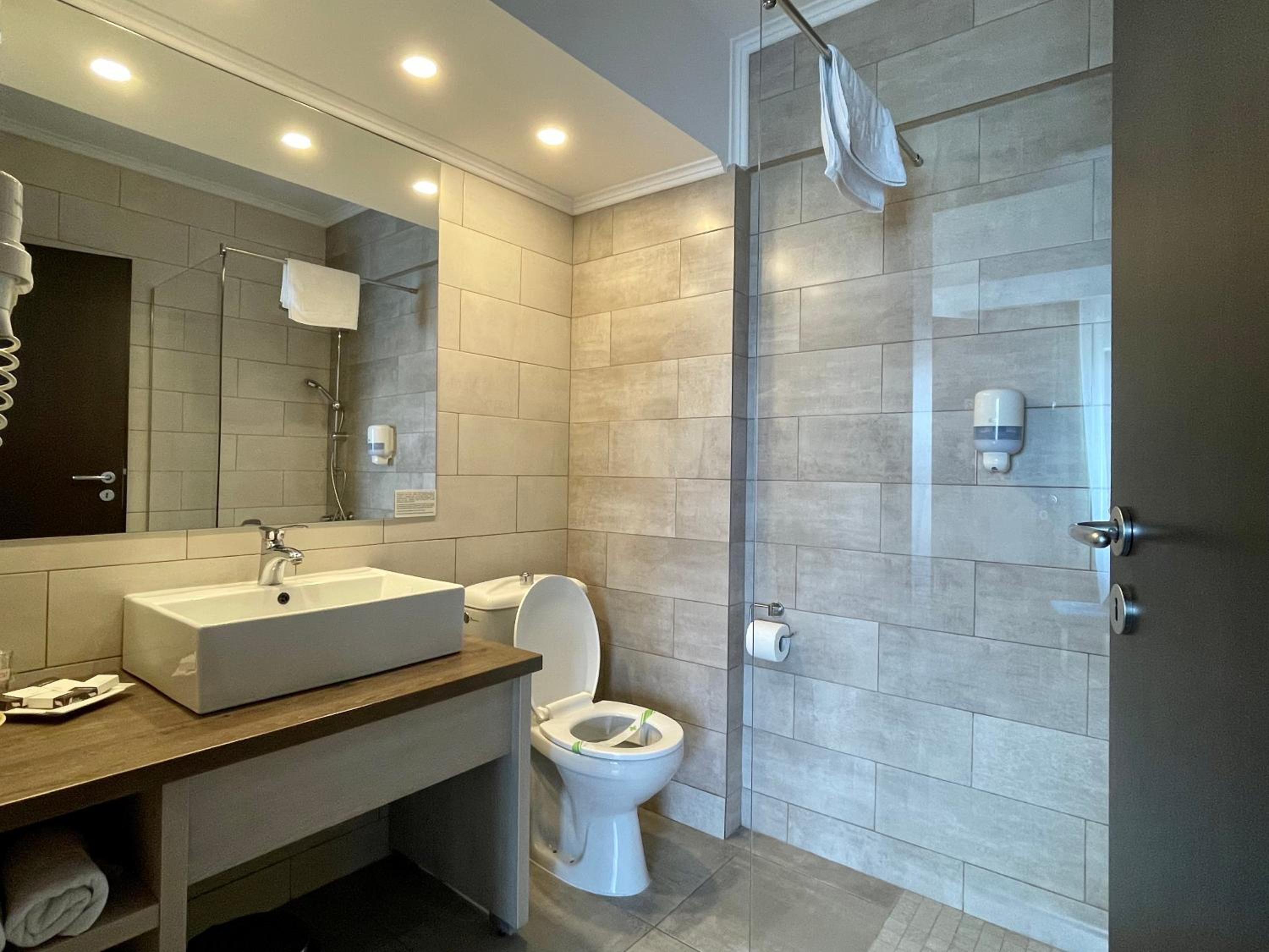 Double Room with Balcony - Photo 20
