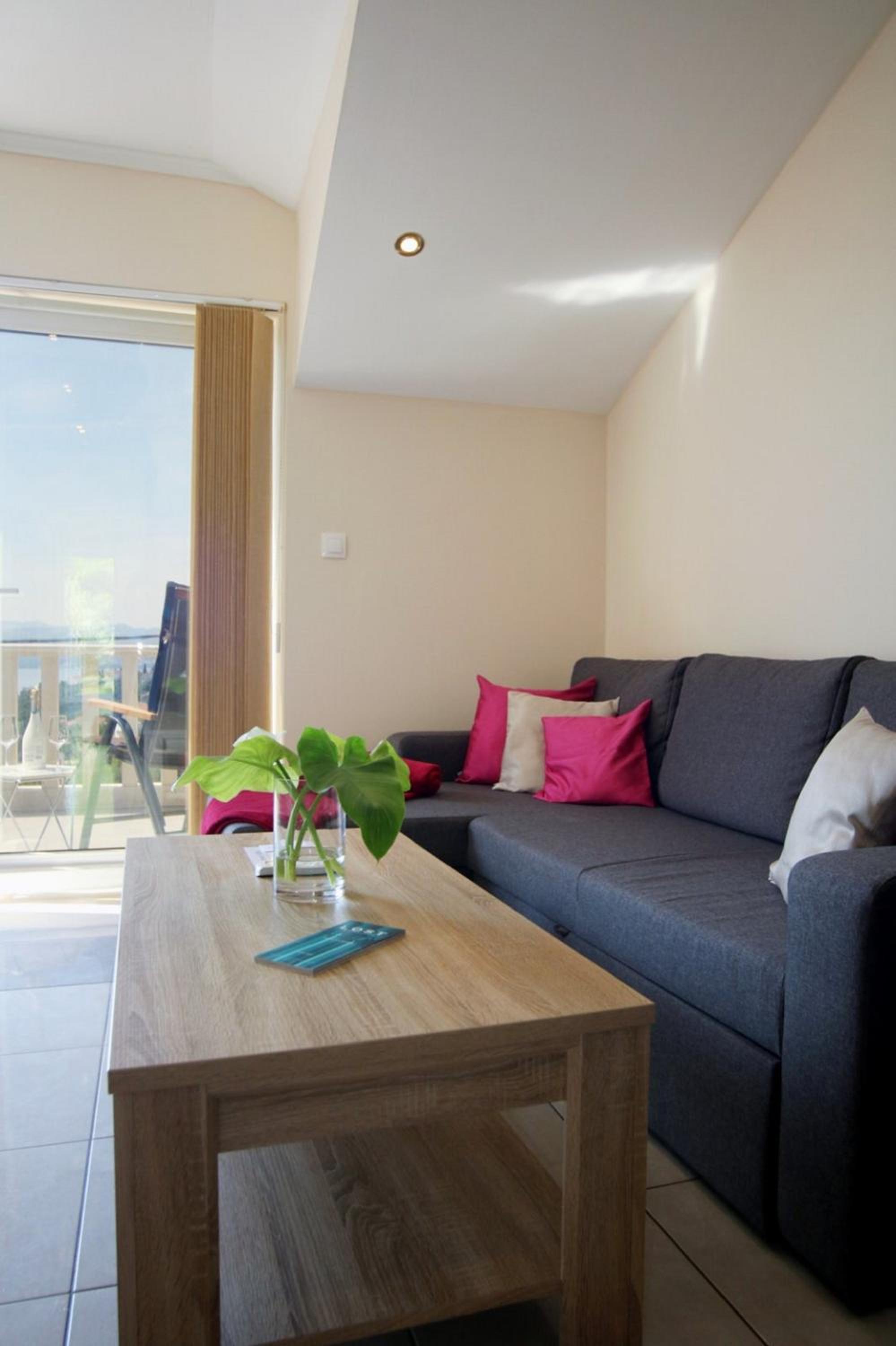 One Bedroom Apartment with Balcony and Sea View photo 2