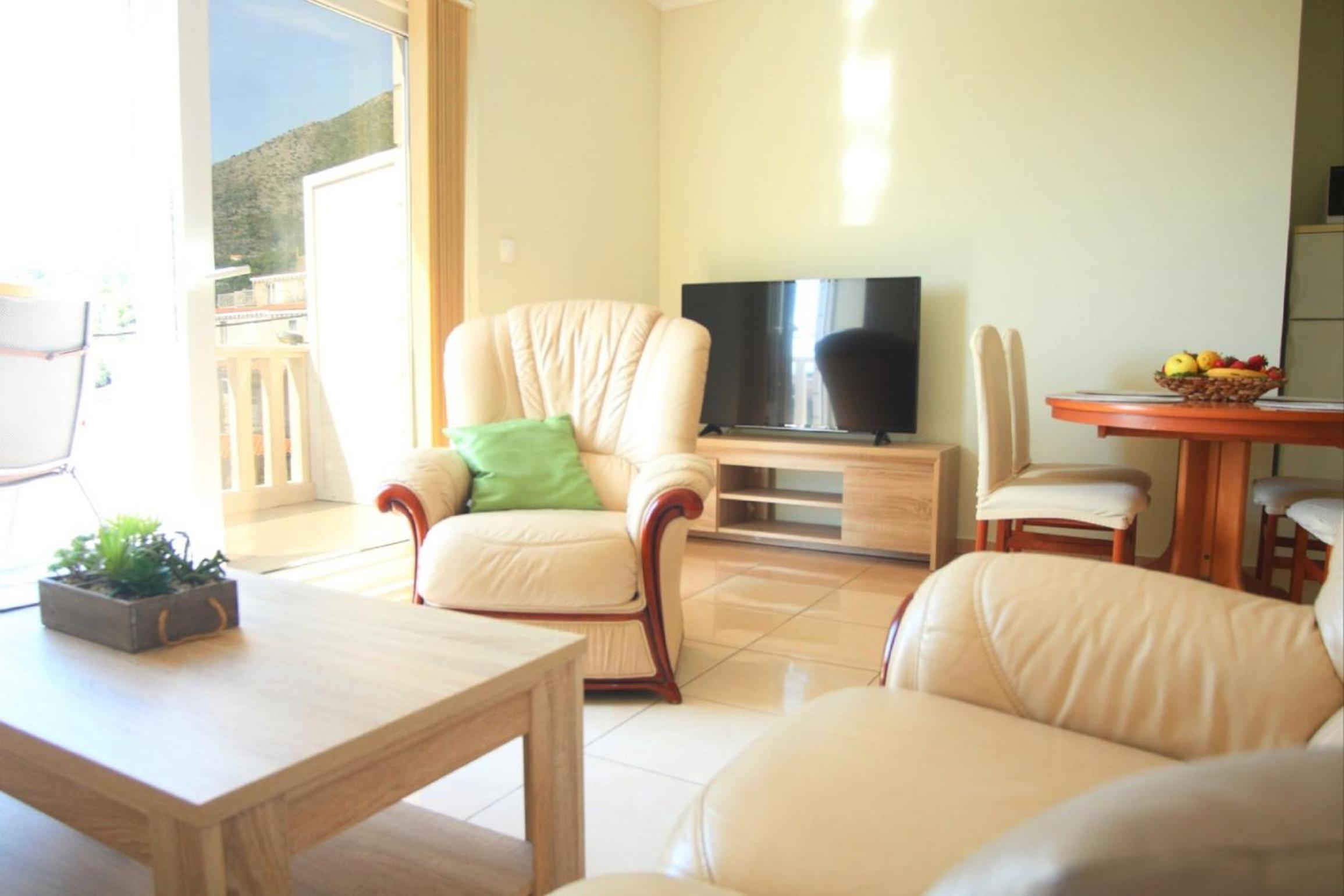 Two Bedroom Apartment with Balcony and Sea View photo 1
