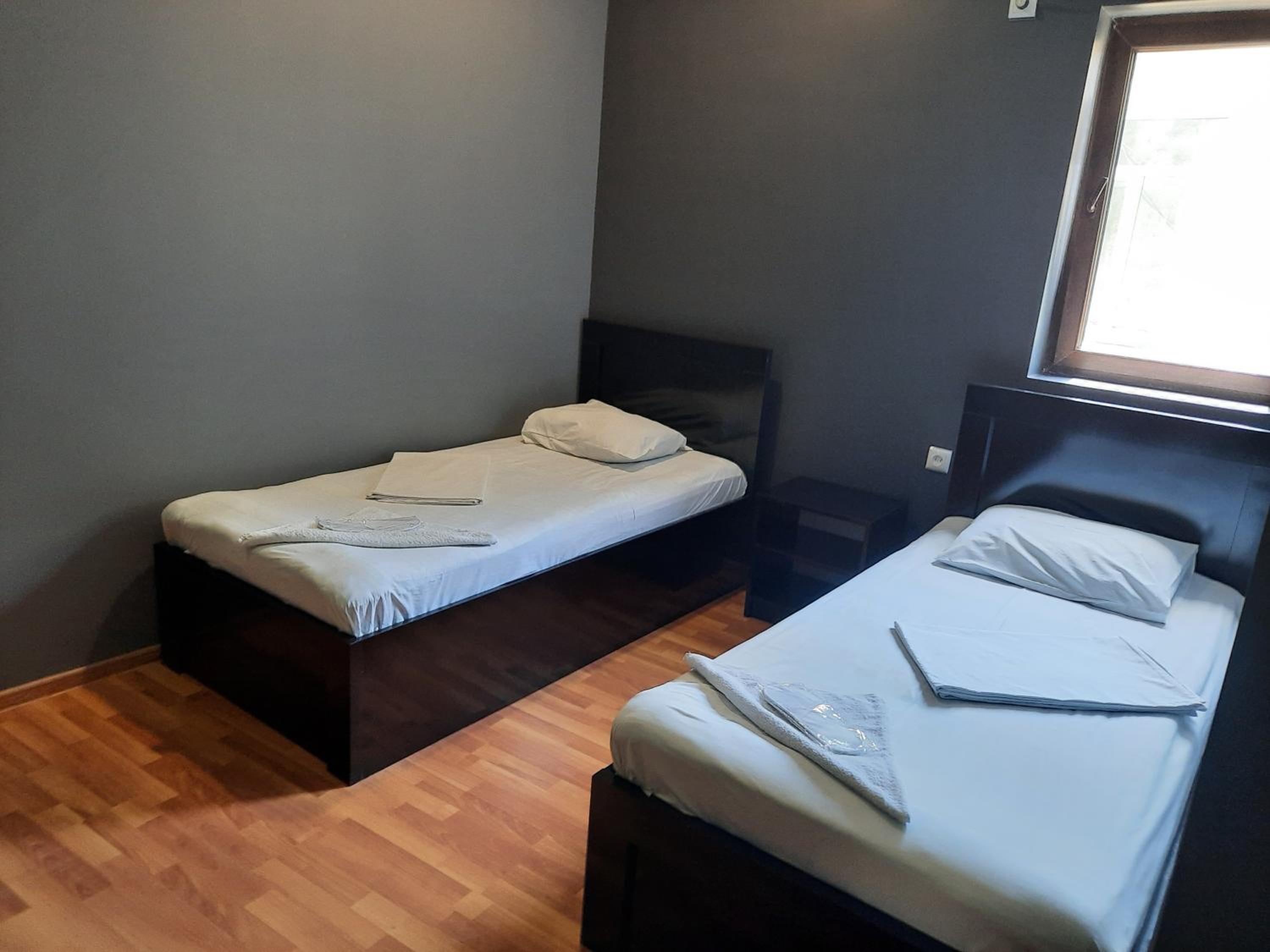 Small Twin Room - Photo 5