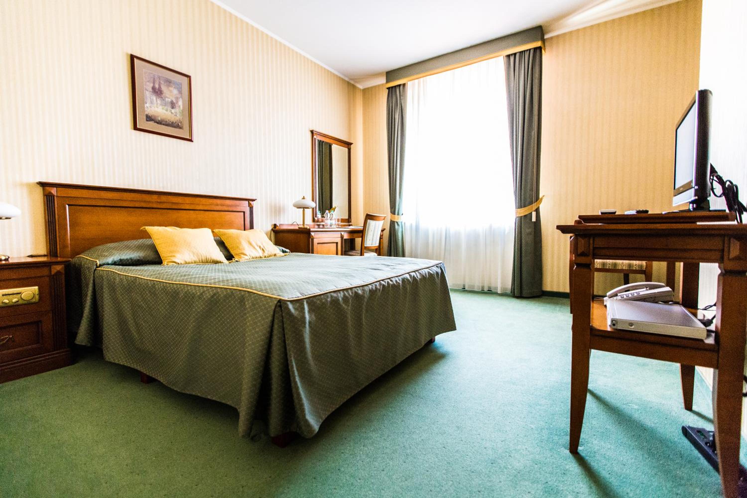 Double Room (Double bed) - Photo 1