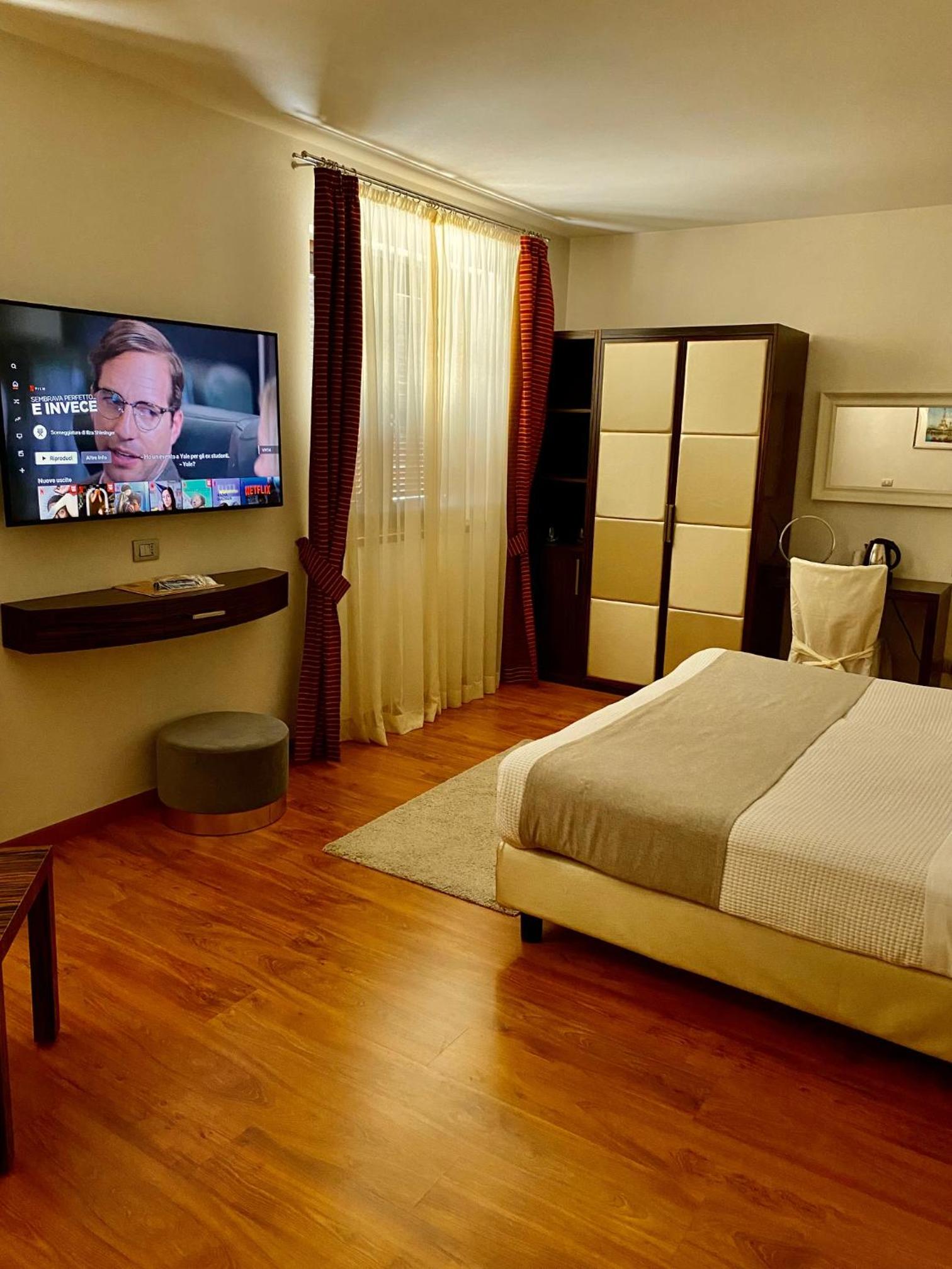 Junior Suite with Lake View photo 1