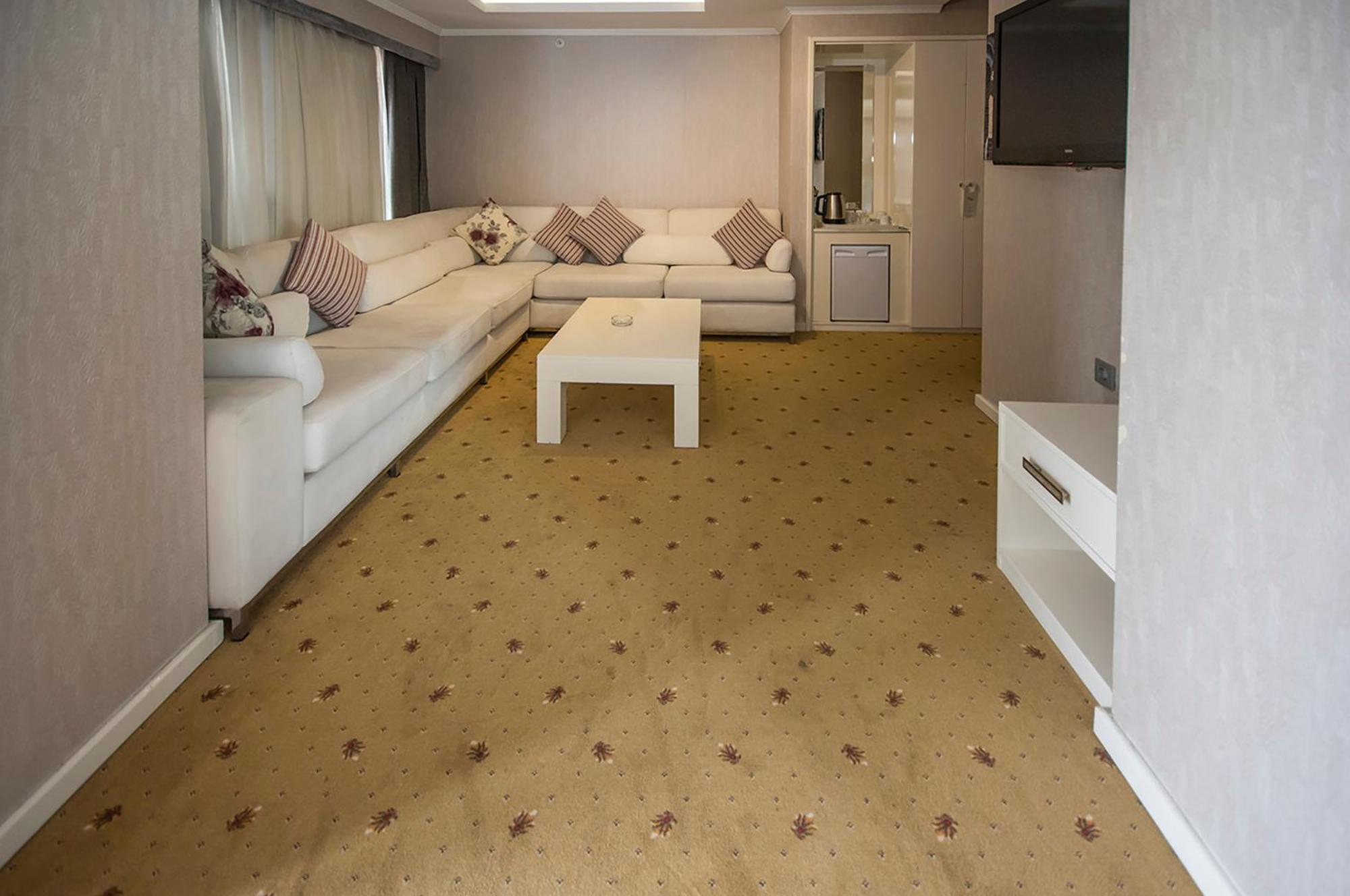 Luxury Quadruple Room thumbnail 5