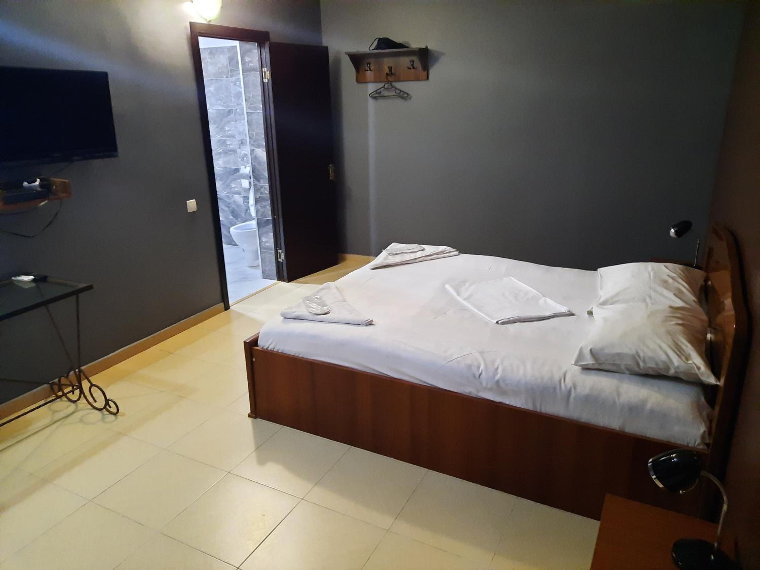 Deluxe Suite - Photo 3