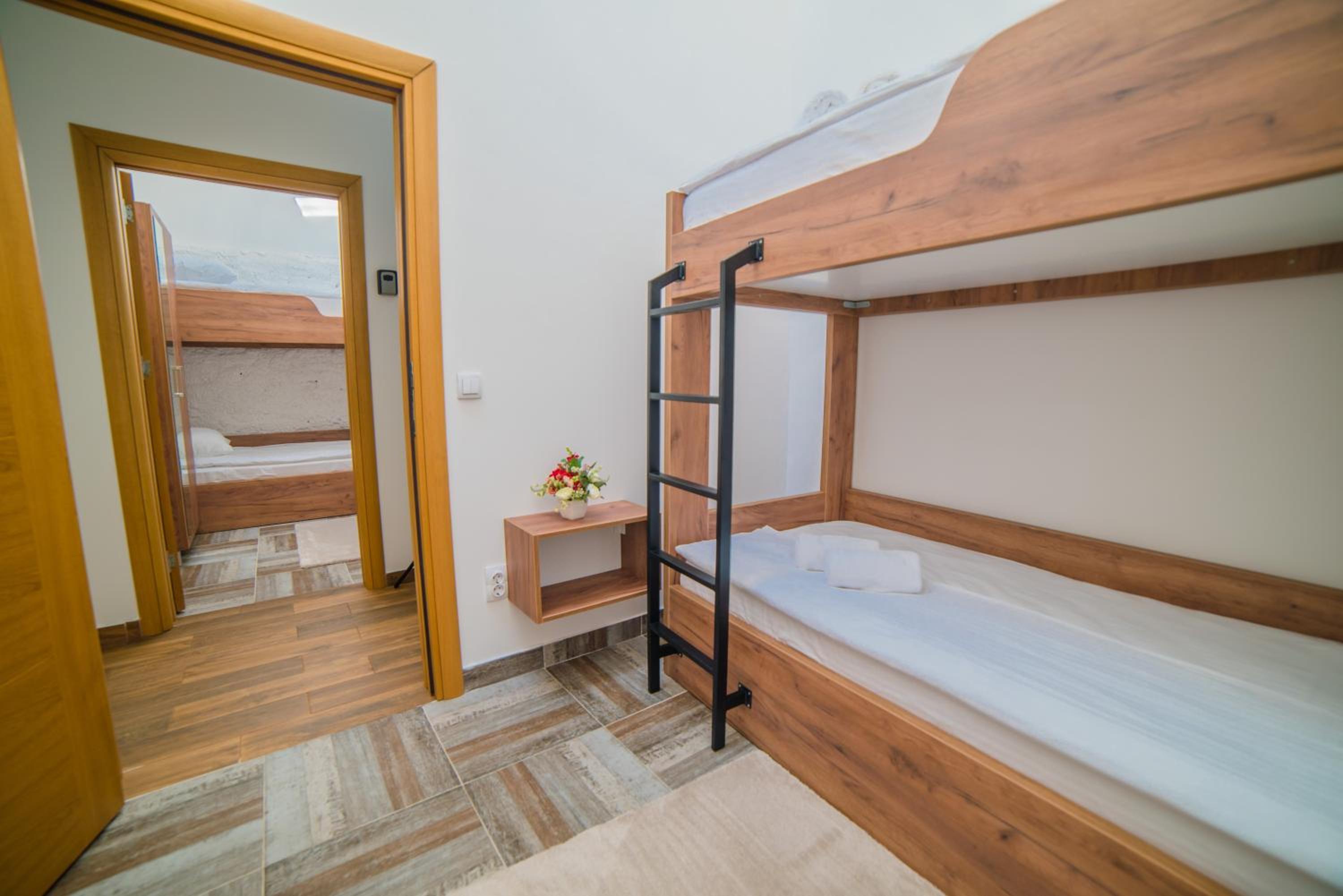 Bed in 4-Bed Mixed Dormitory Room photo 1