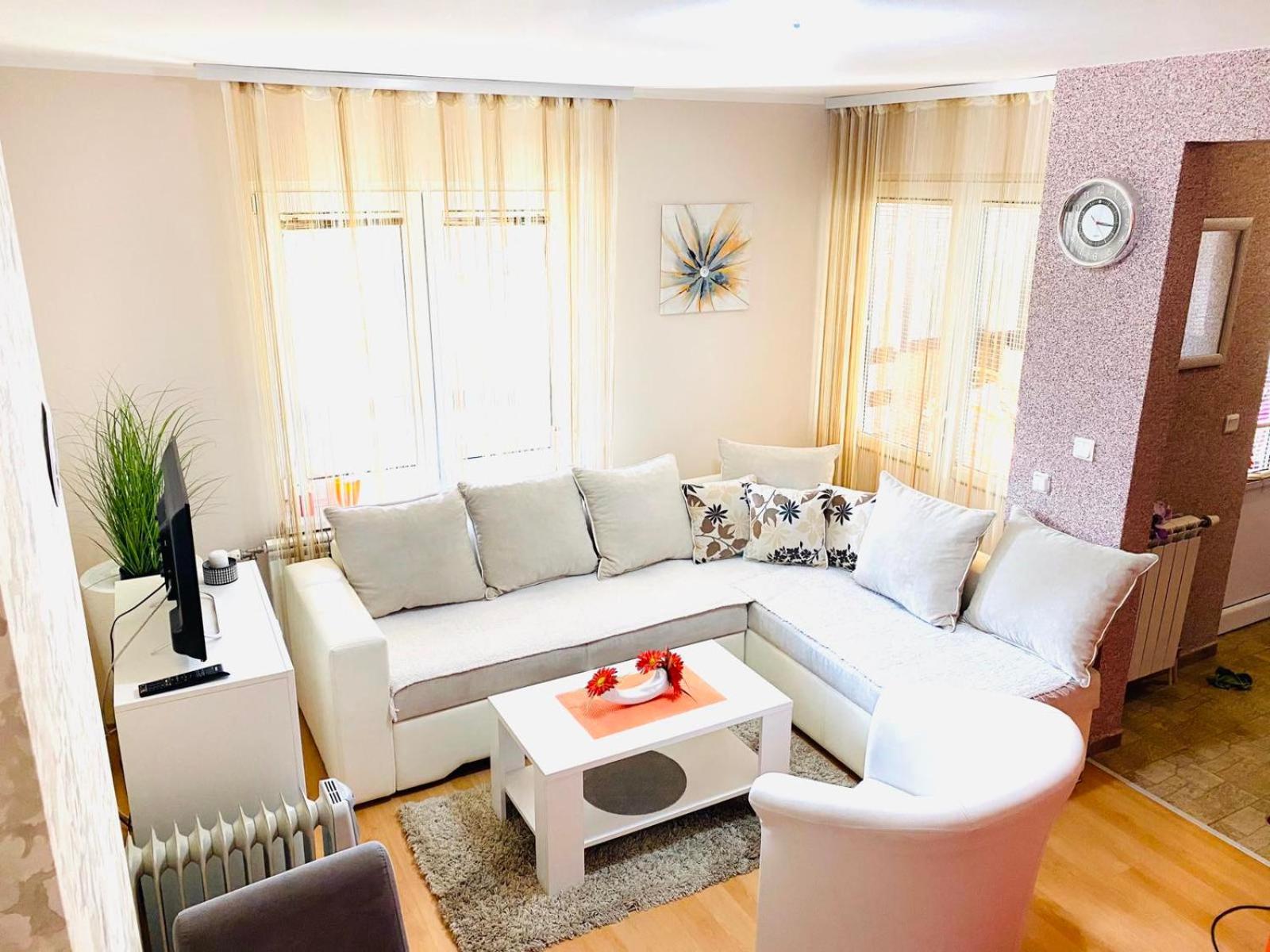 Apartment photo 1