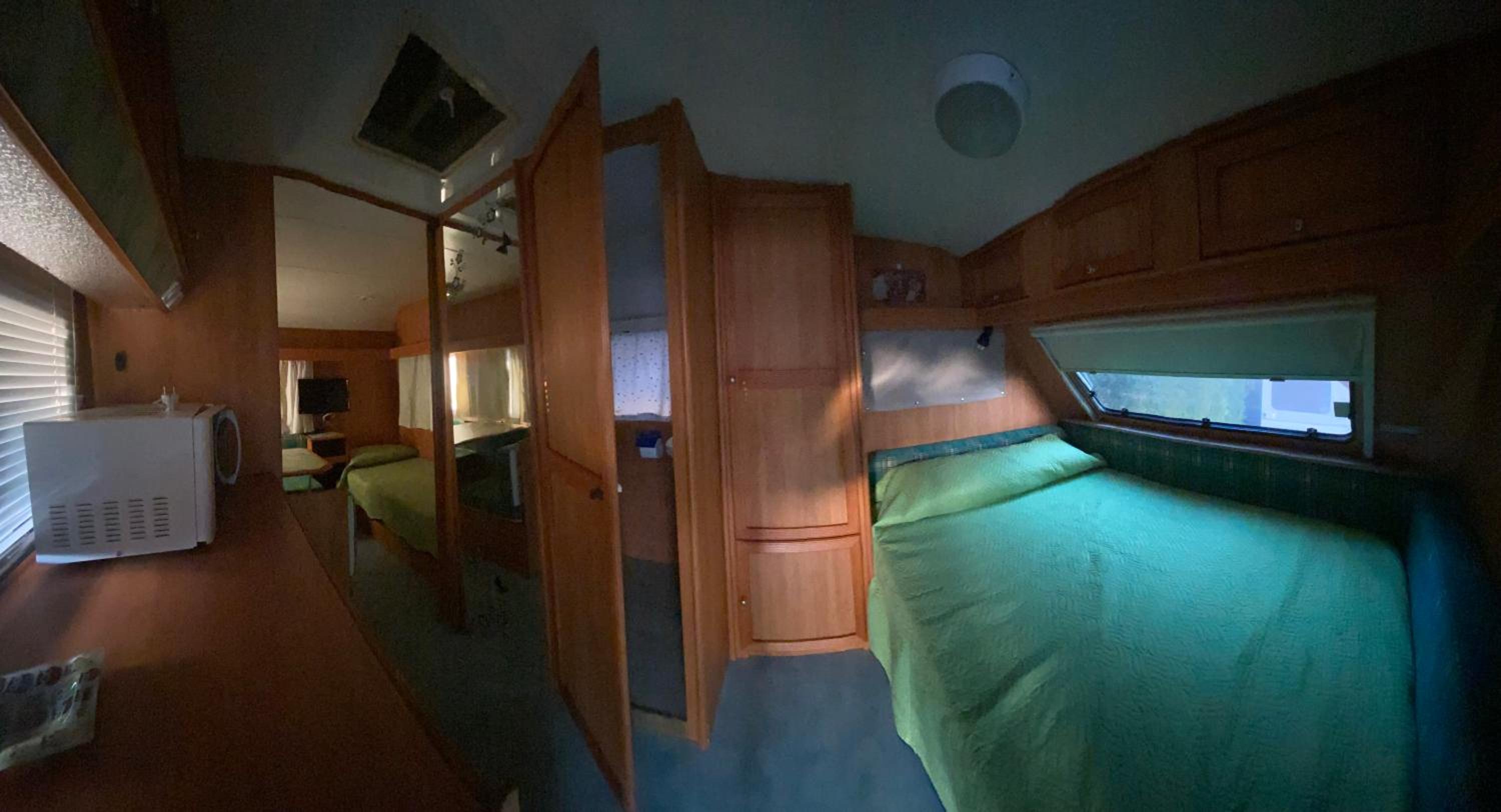 Caravan (2 Adults + 1 Child) photo 3