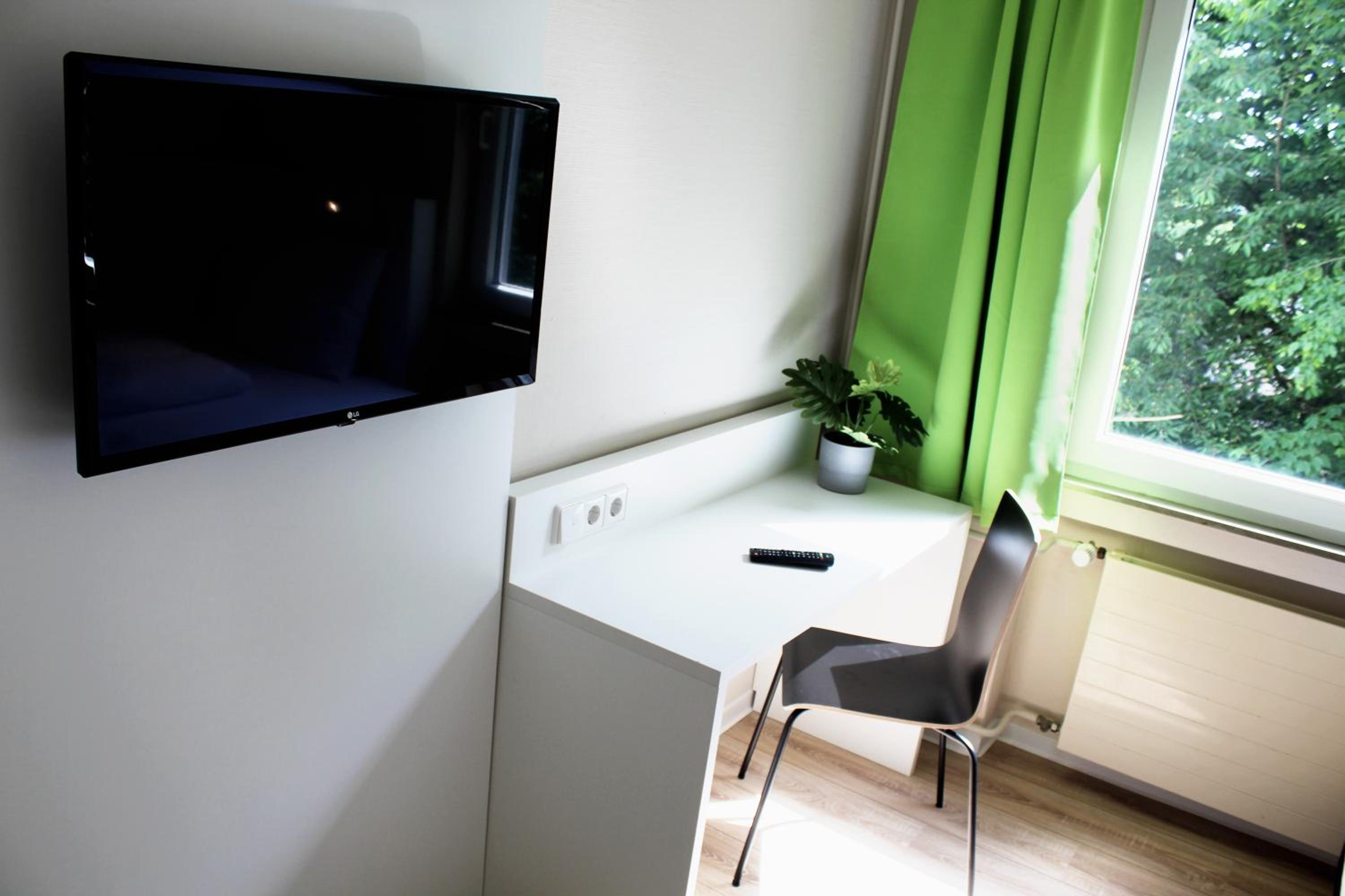 Budget Double Room - Photo 7