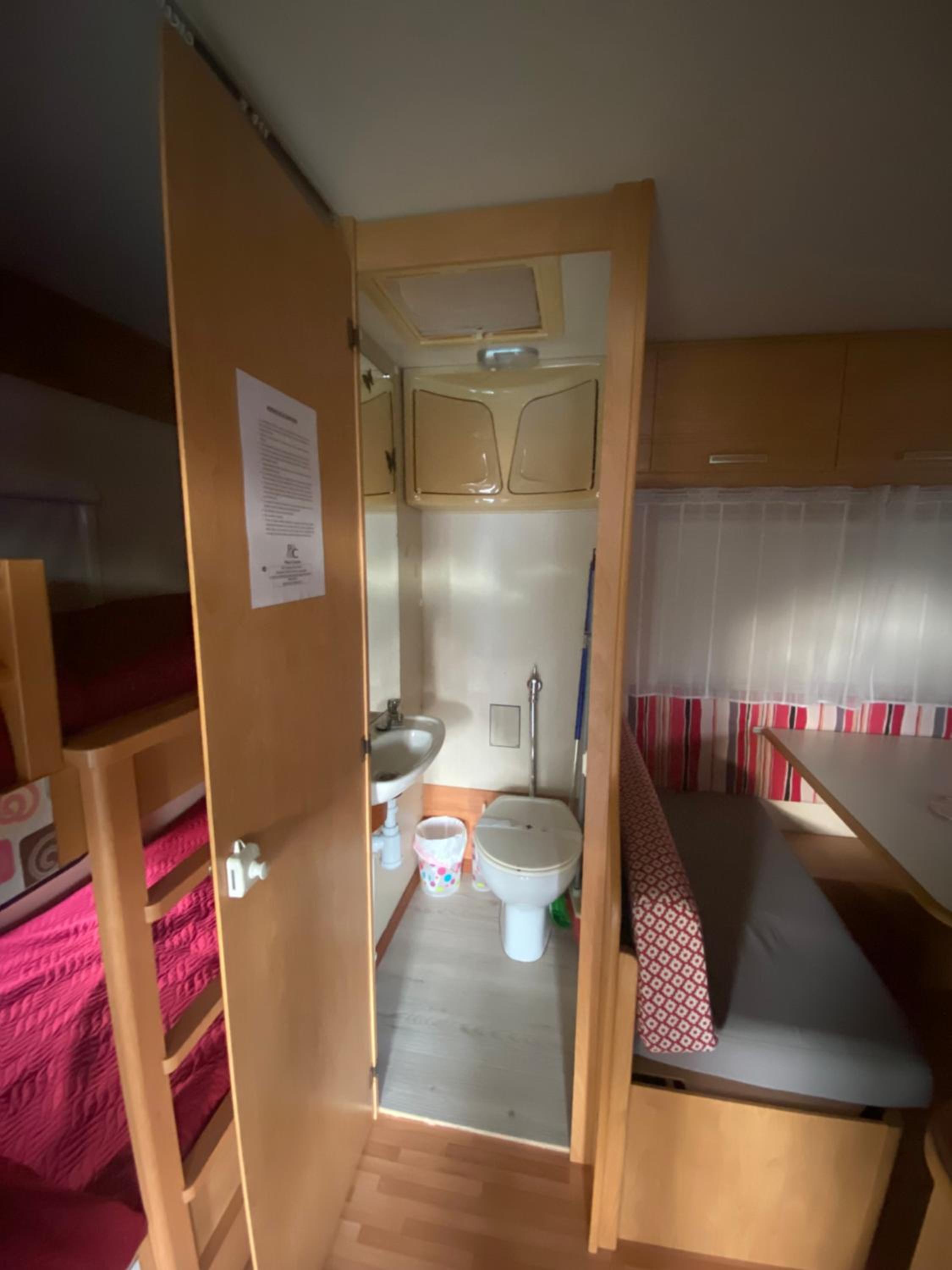 Caravan (2 Adults + 2 Children) photo 3