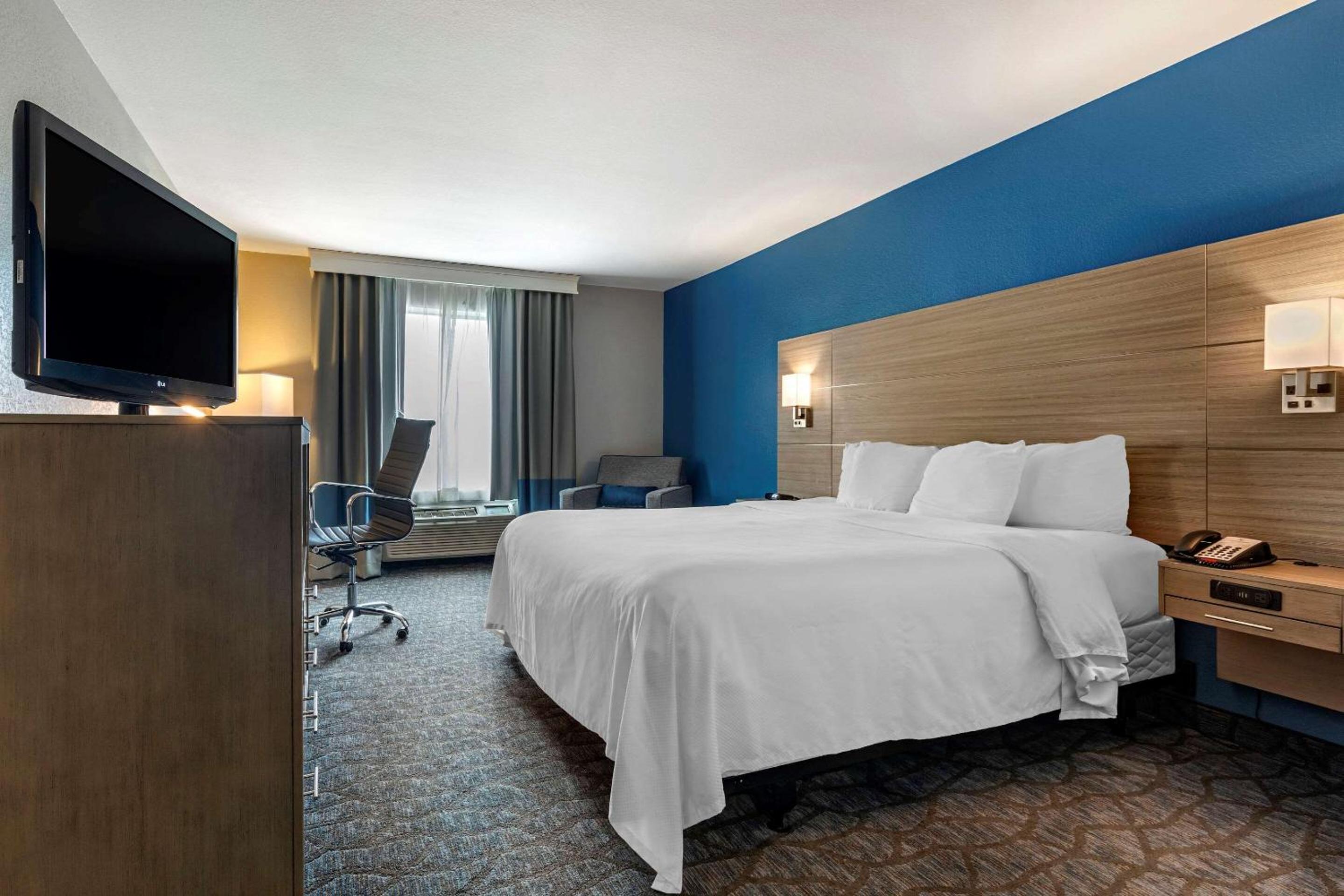 King Room - Accessible/Non-Smoking - Photo 1