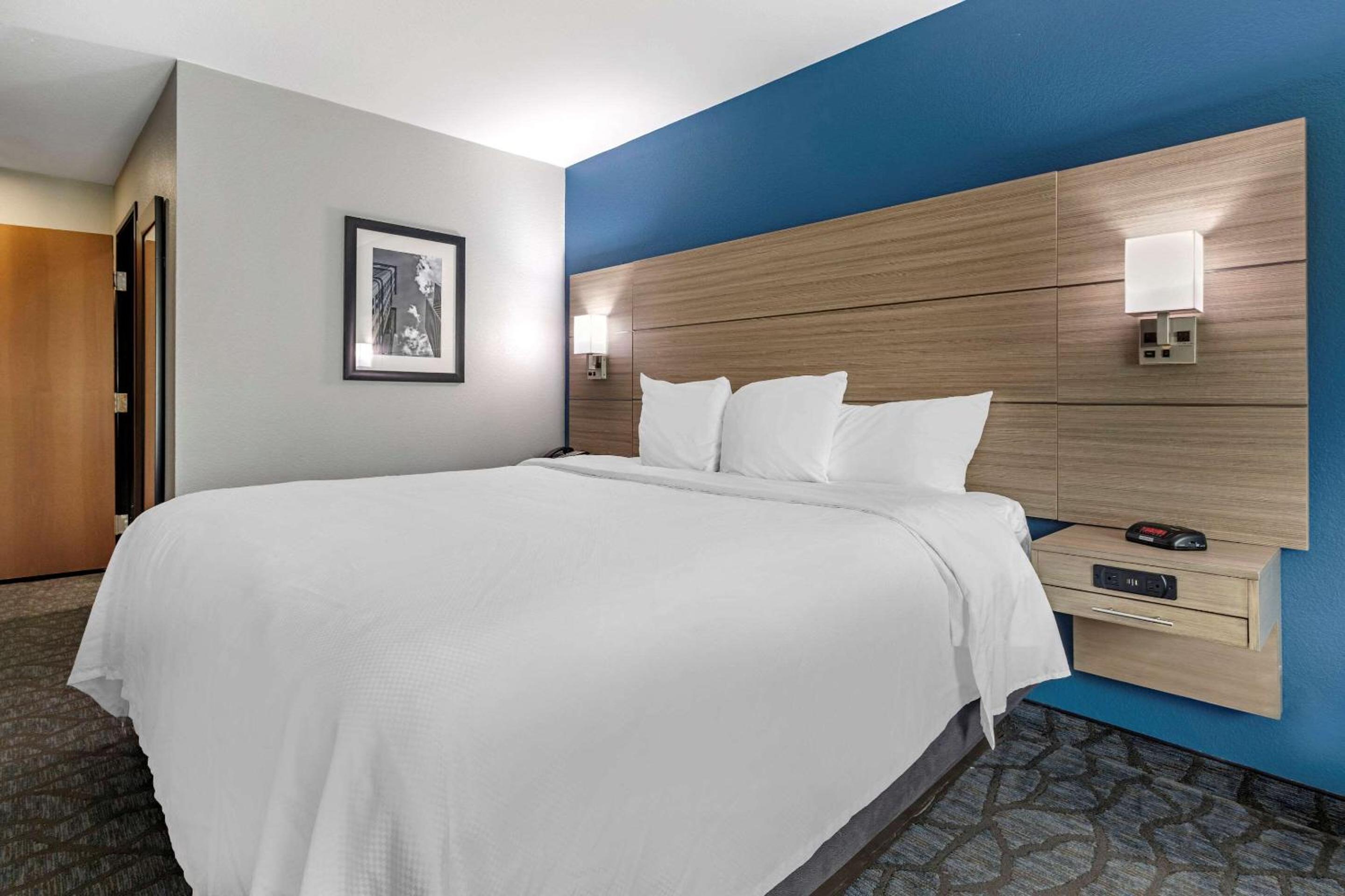 King Room - Non-Smoking - Photo 1