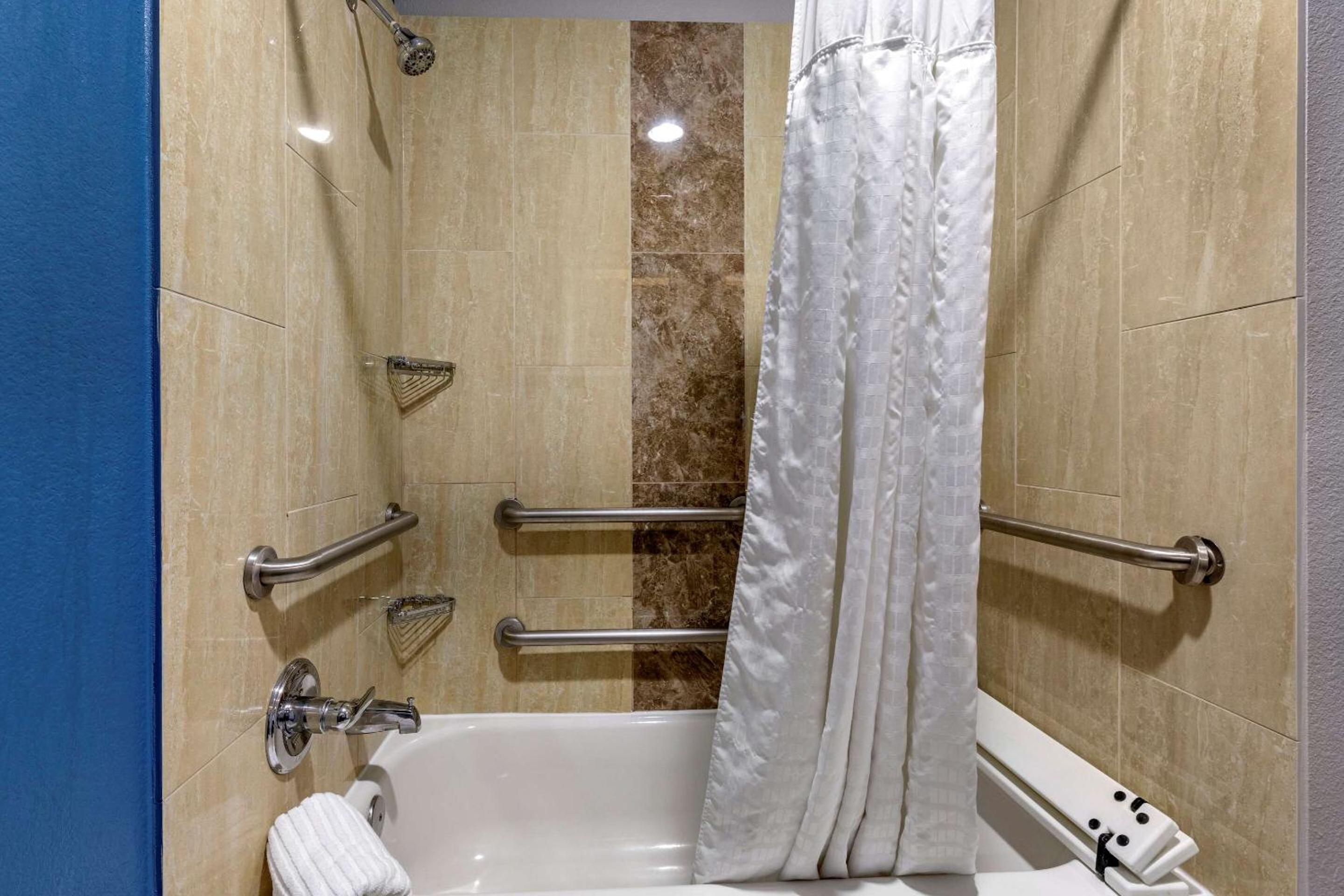 King Suite - Accessible/Non-Smoking - Photo 4