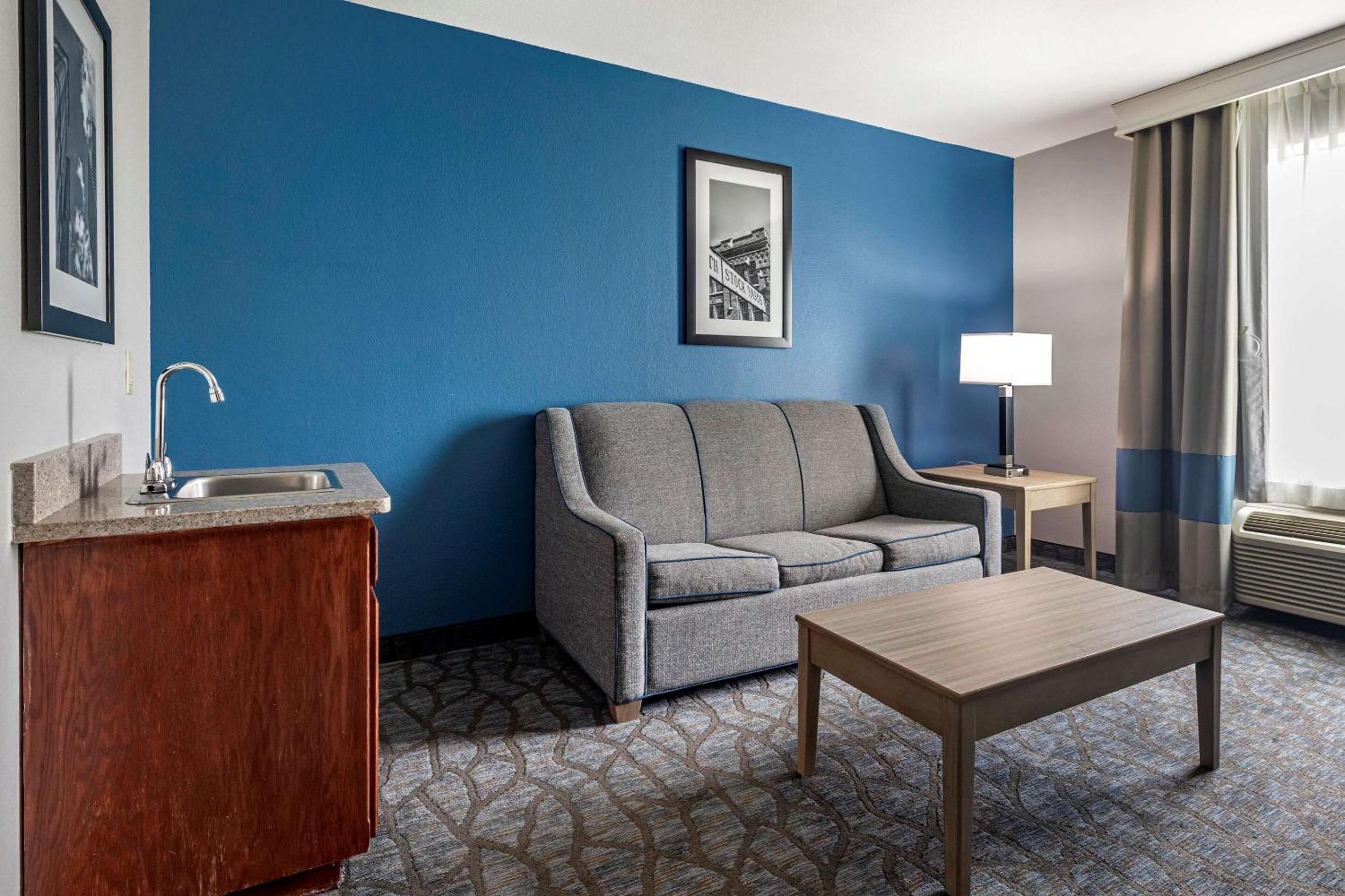 King Suite - Accessible/Non-Smoking - Photo 3