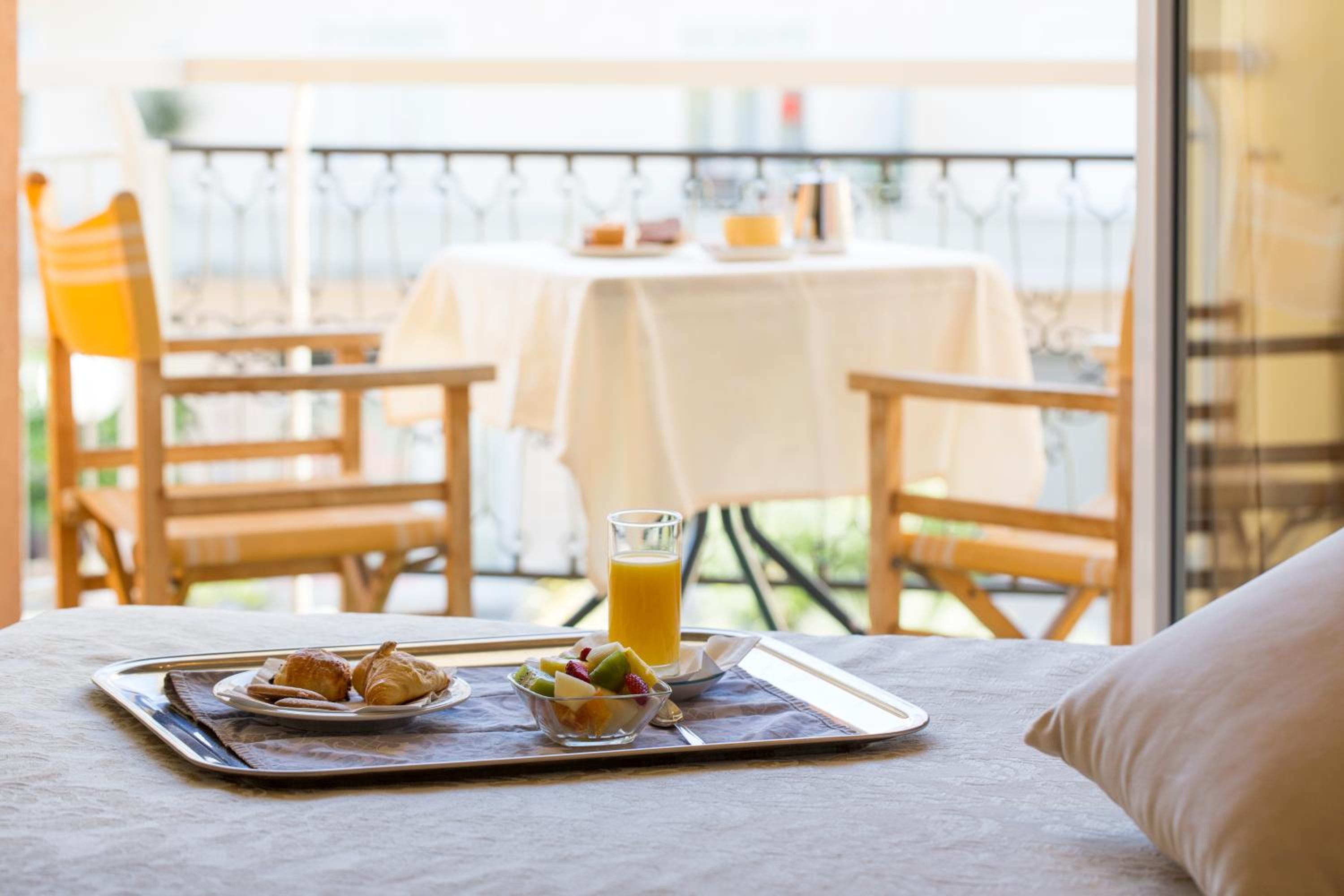 Junior Suite with Balcony and Pool View - Photo 6