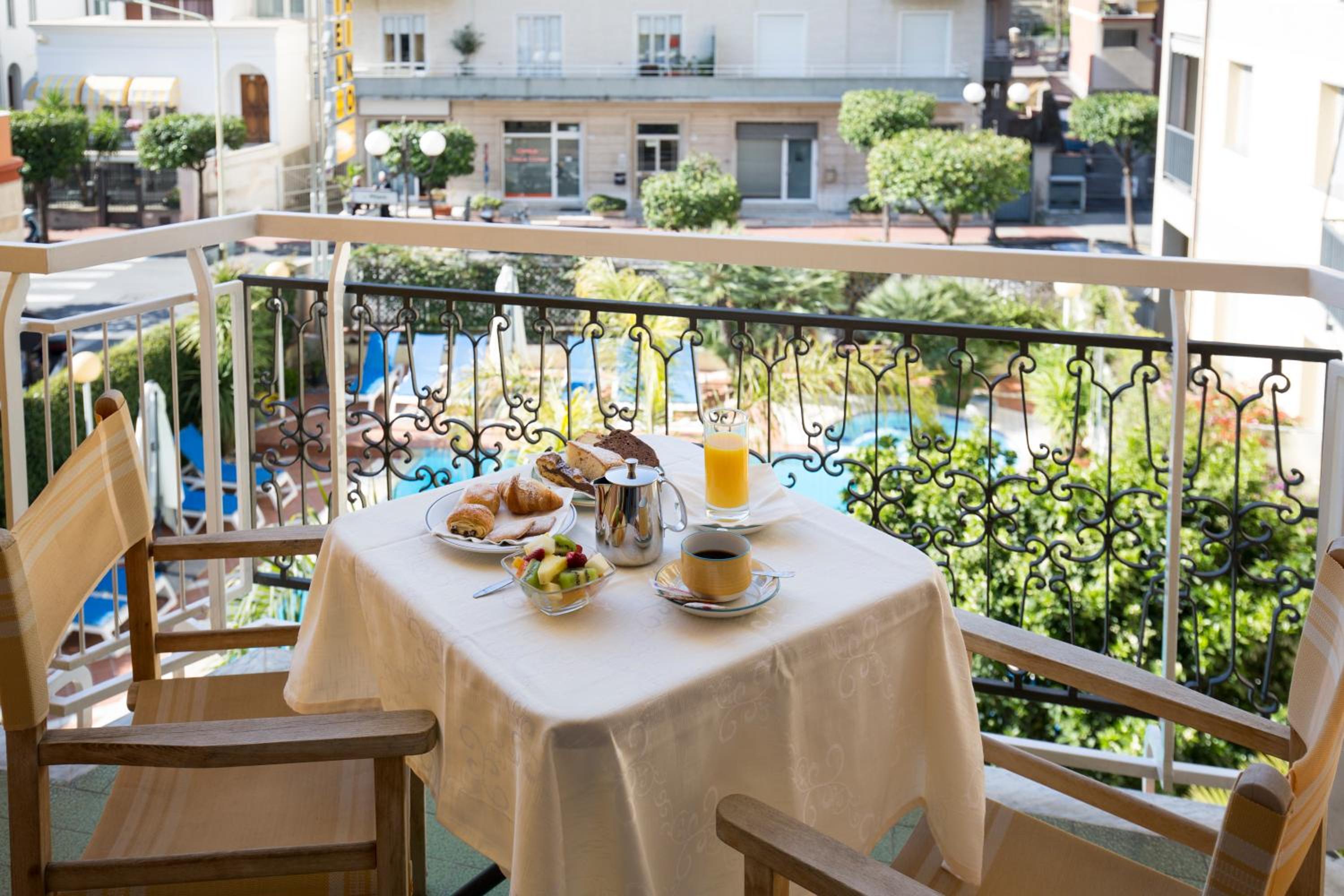 Junior Suite with Balcony and Pool View - Photo 18