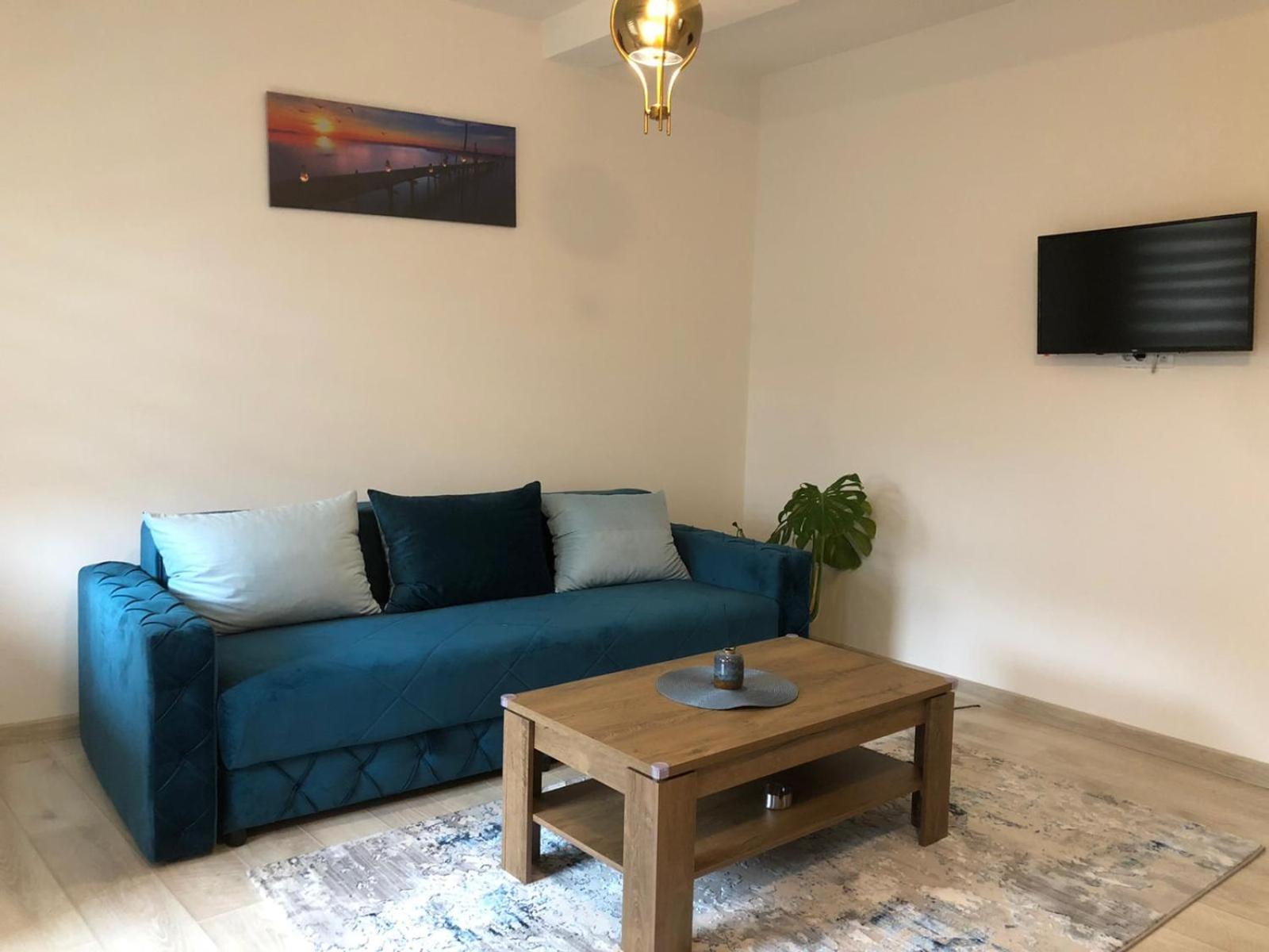 One-Bedroom Apartment photo 1