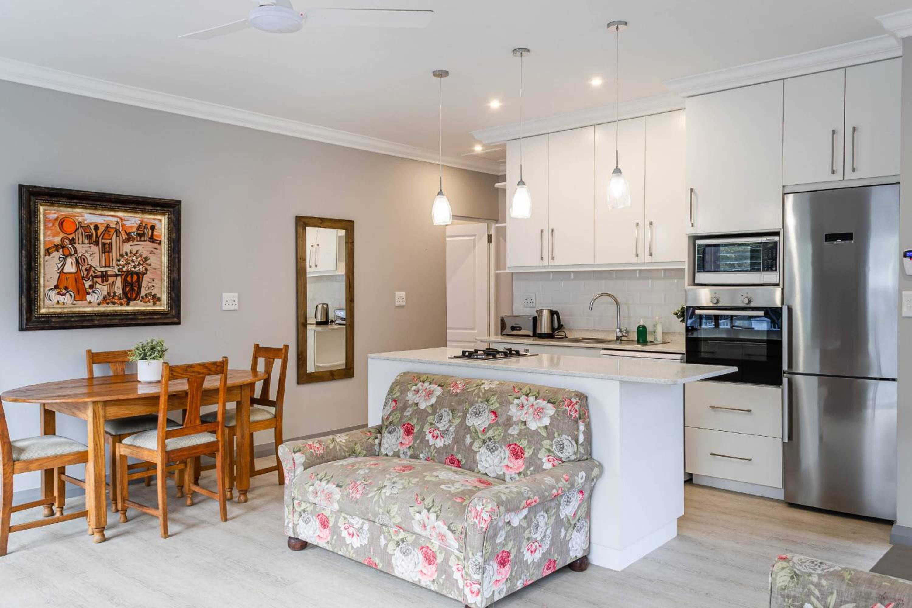 Family Room - Photo 8