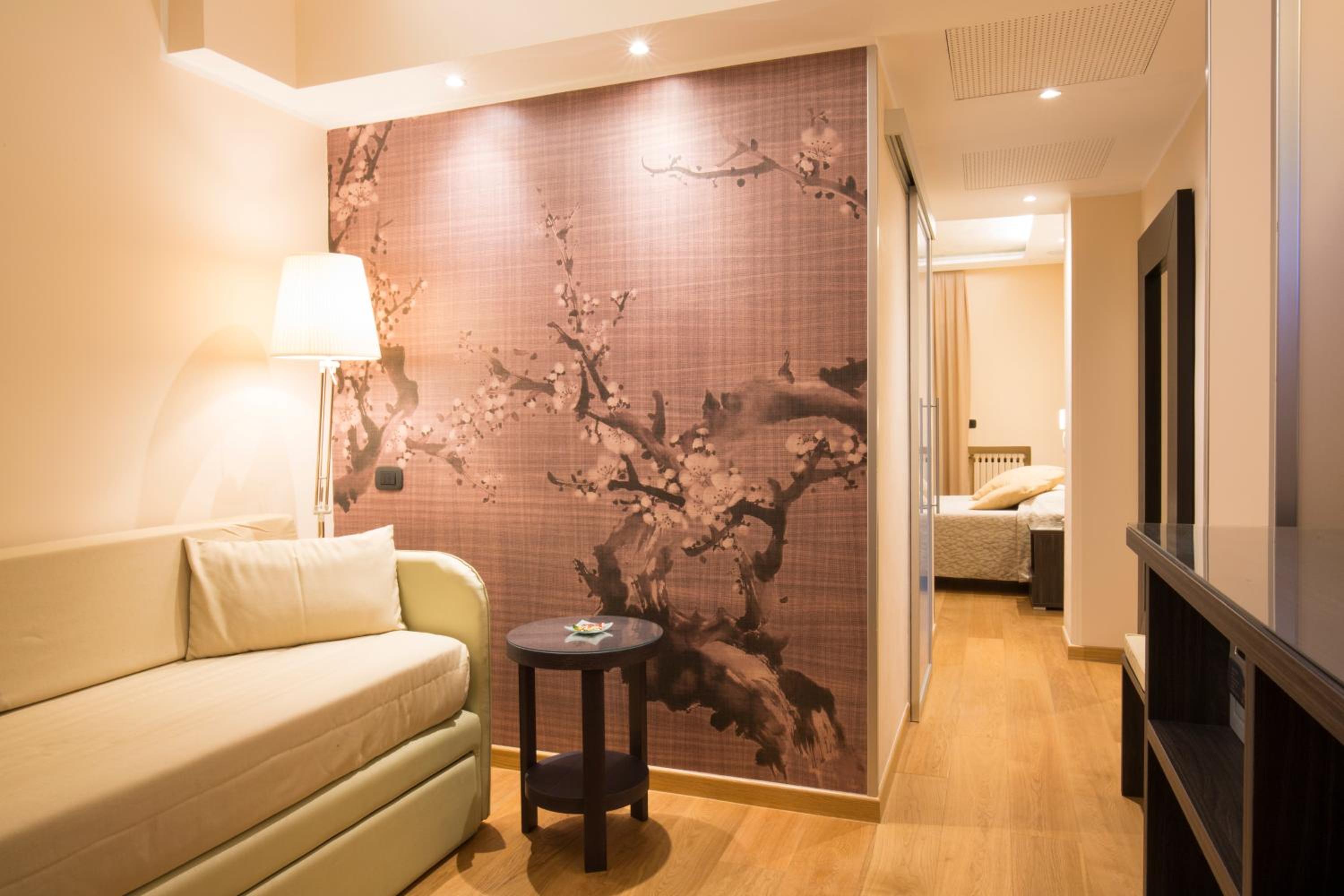 Junior Suite with Balcony and Pool View - Photo 17
