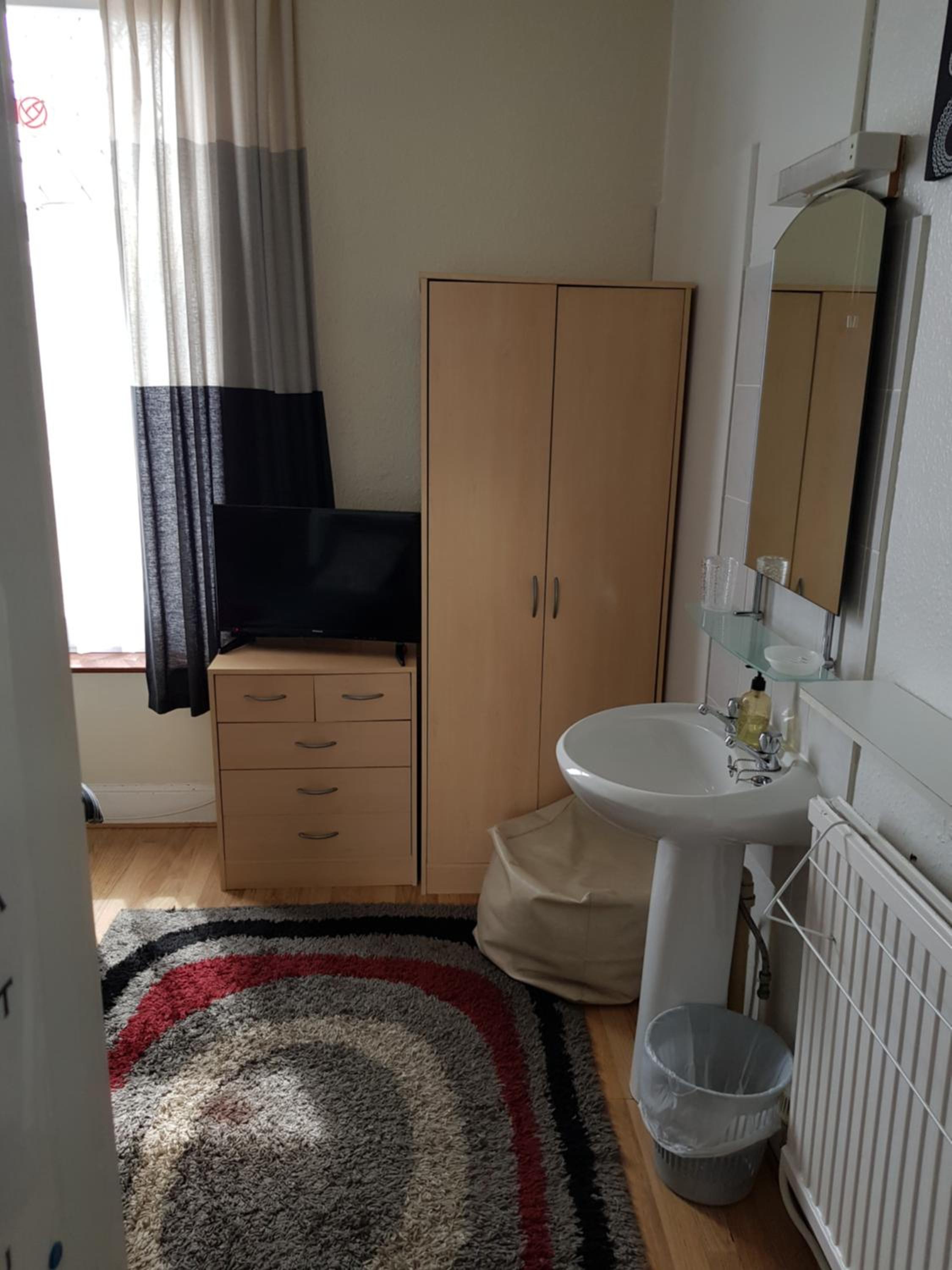 Single Room photo 2