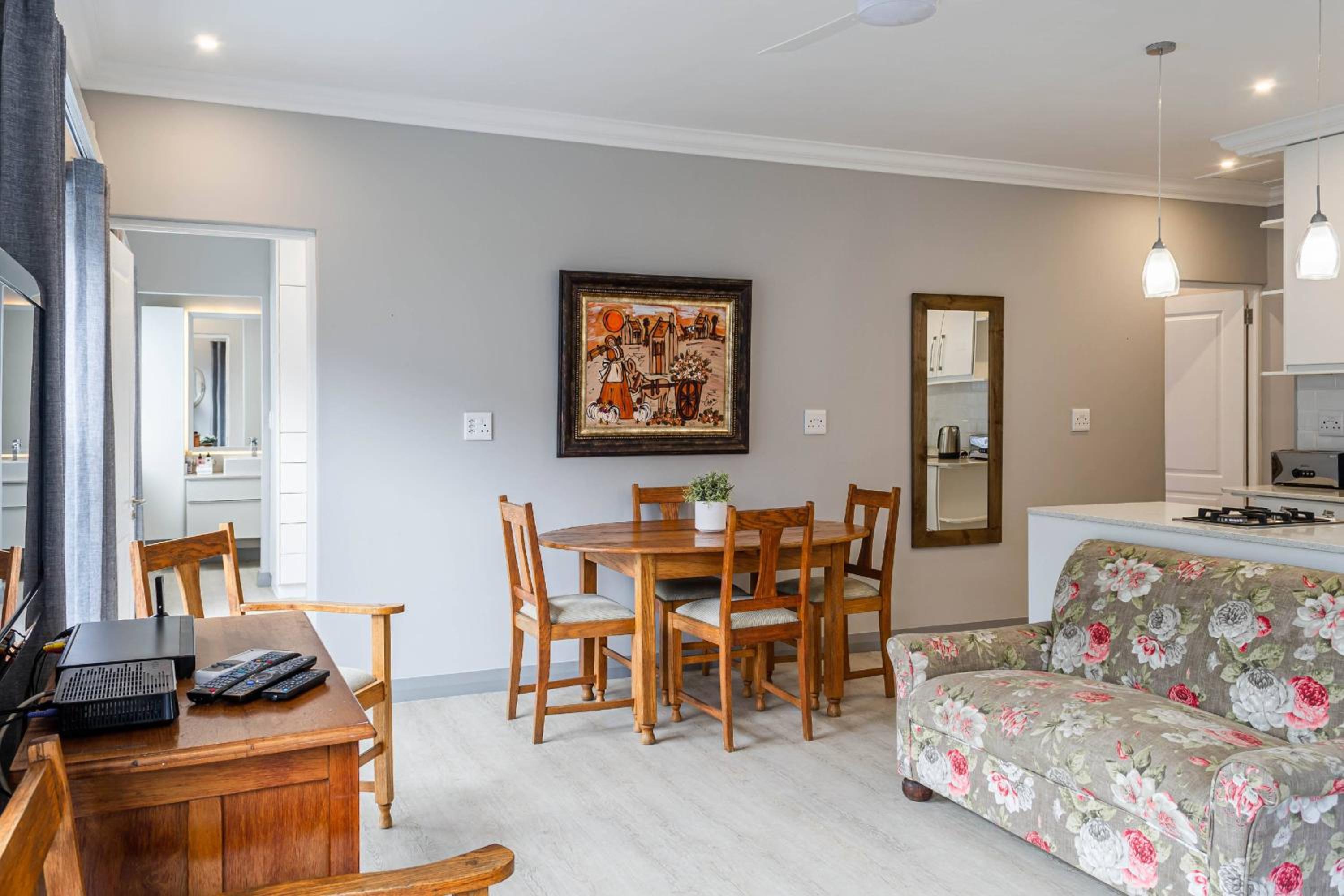 Family Room - Photo 5