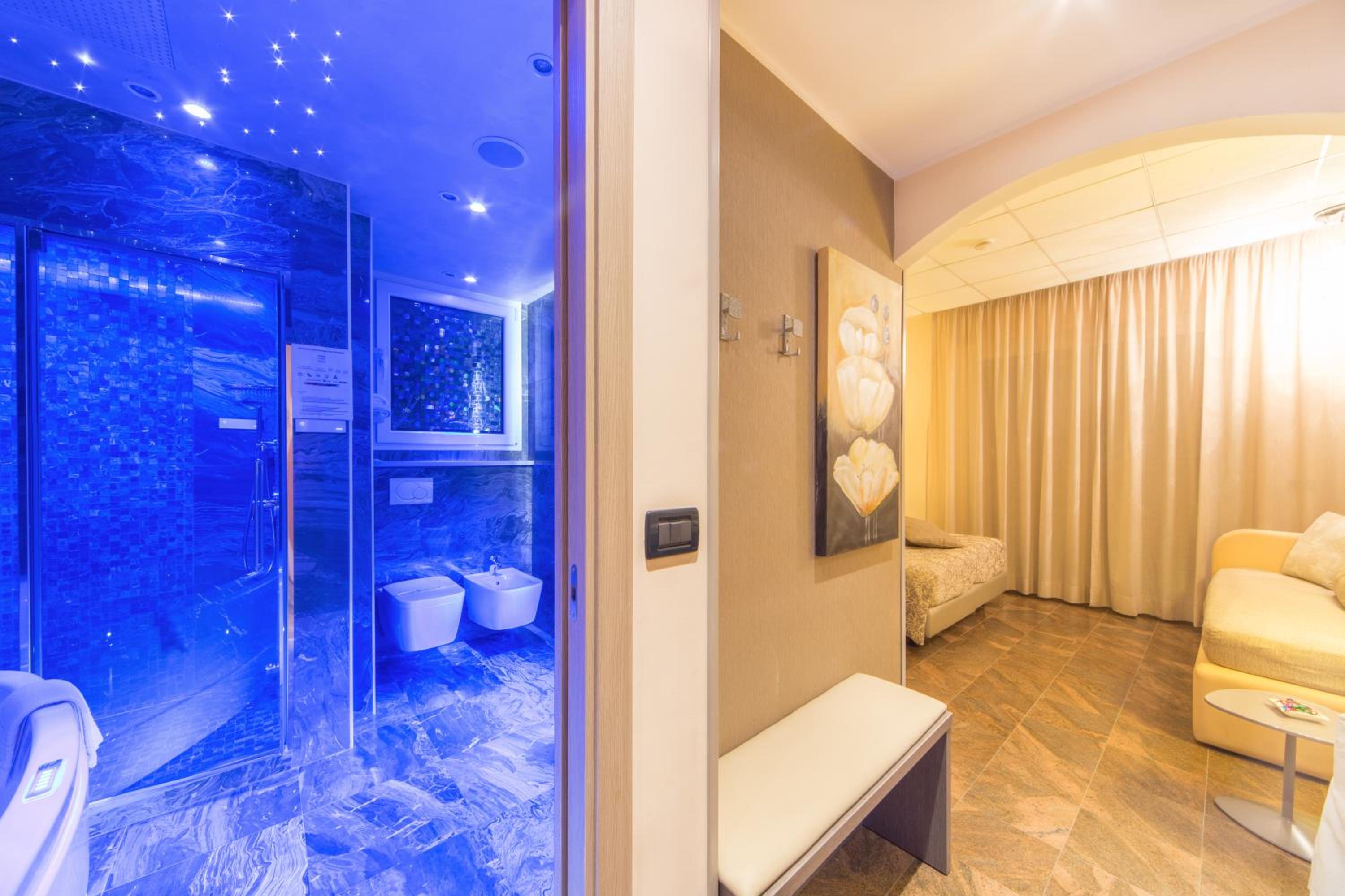 Comfort Double Room with Spa Bath - Photo 6