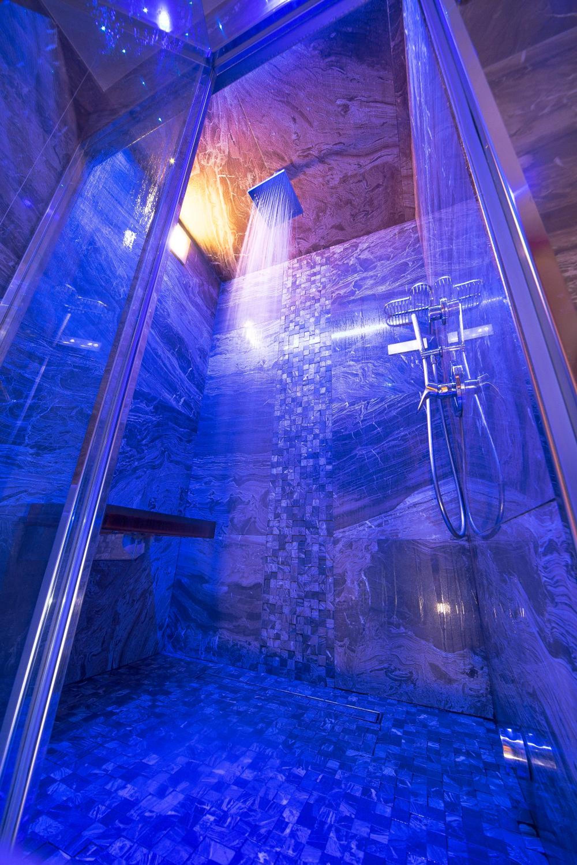 Comfort Double Room with Spa Bath - Photo 8