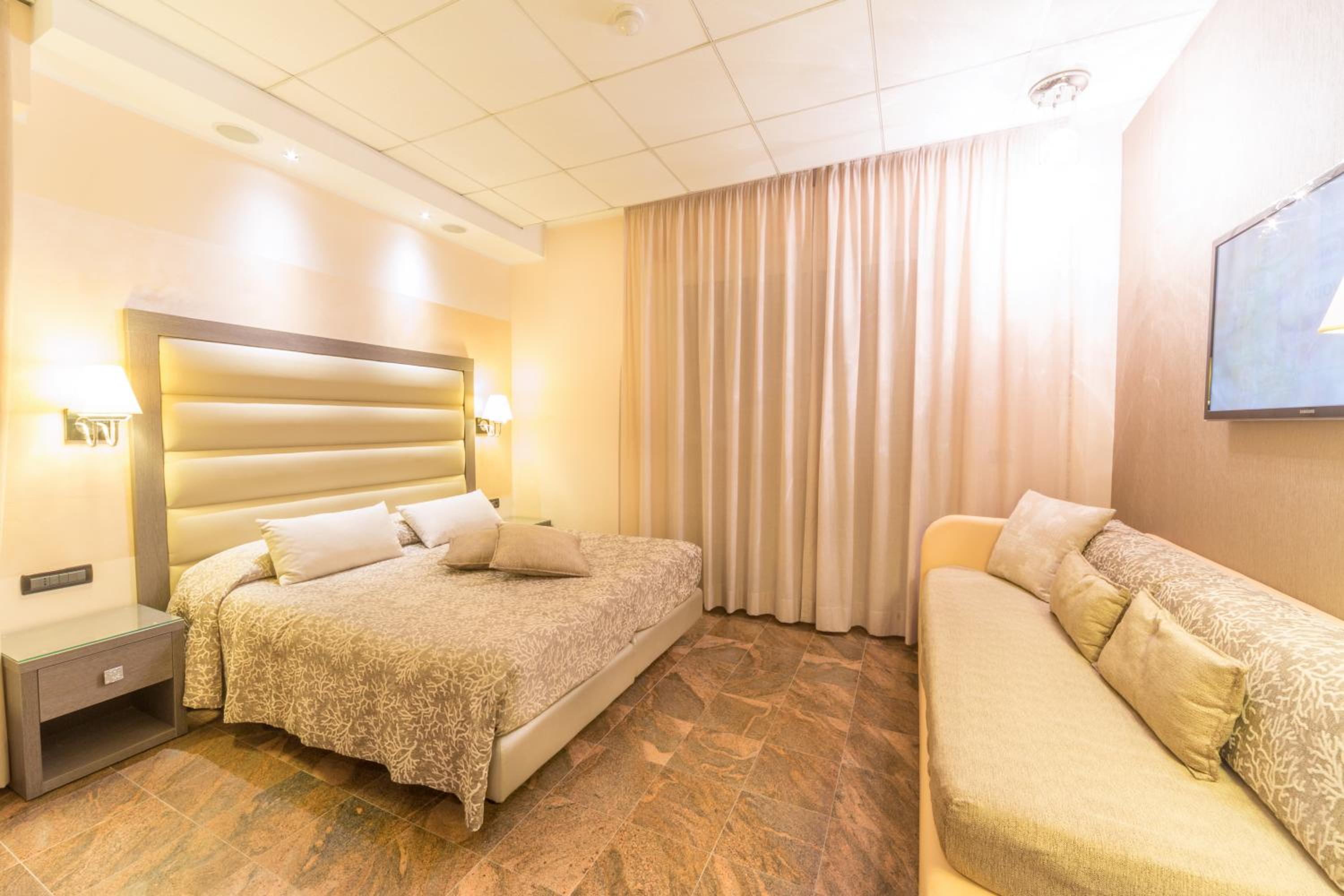 Comfort Double Room with Spa Bath - Photo 4