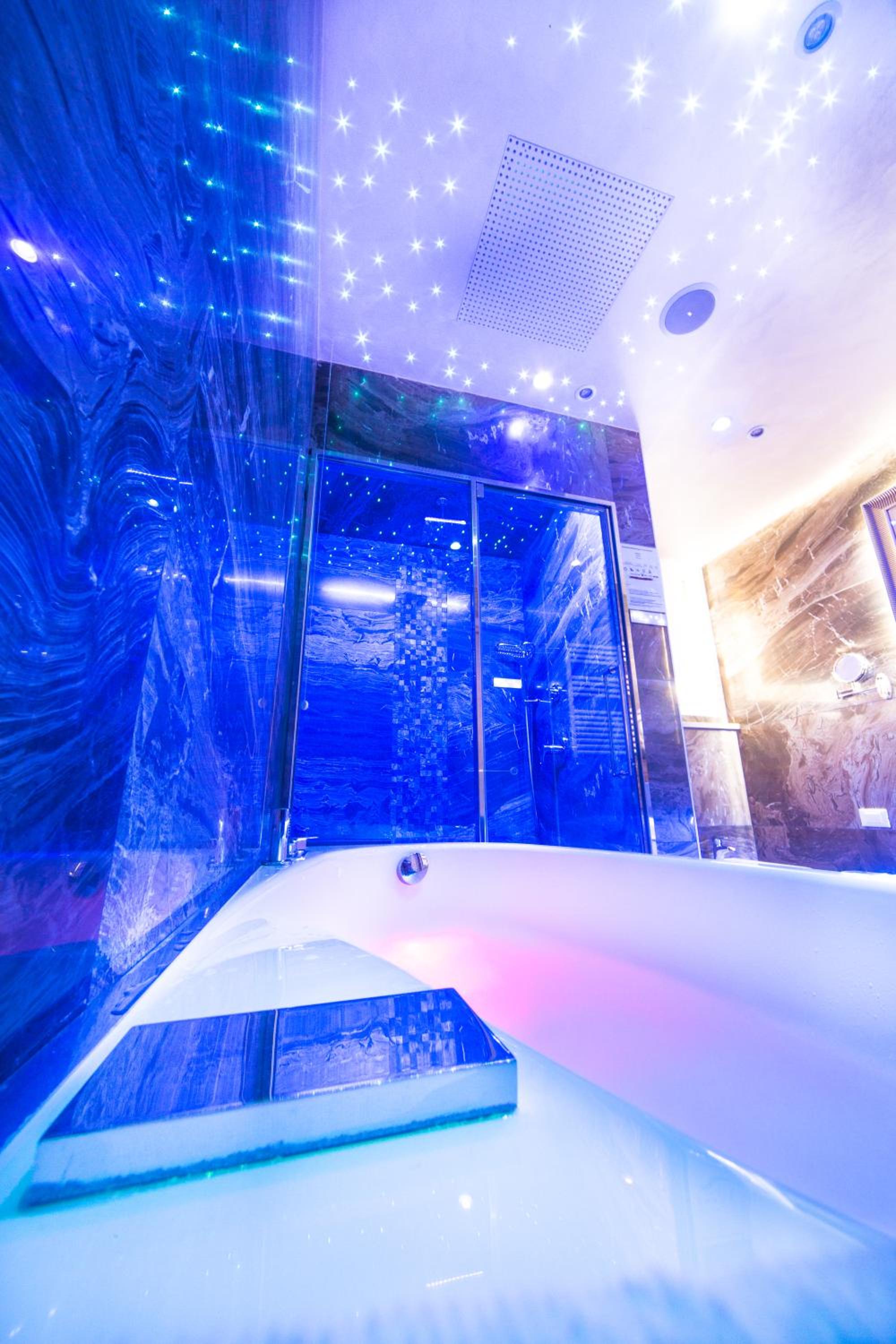 Comfort Double Room with Spa Bath - Photo 2