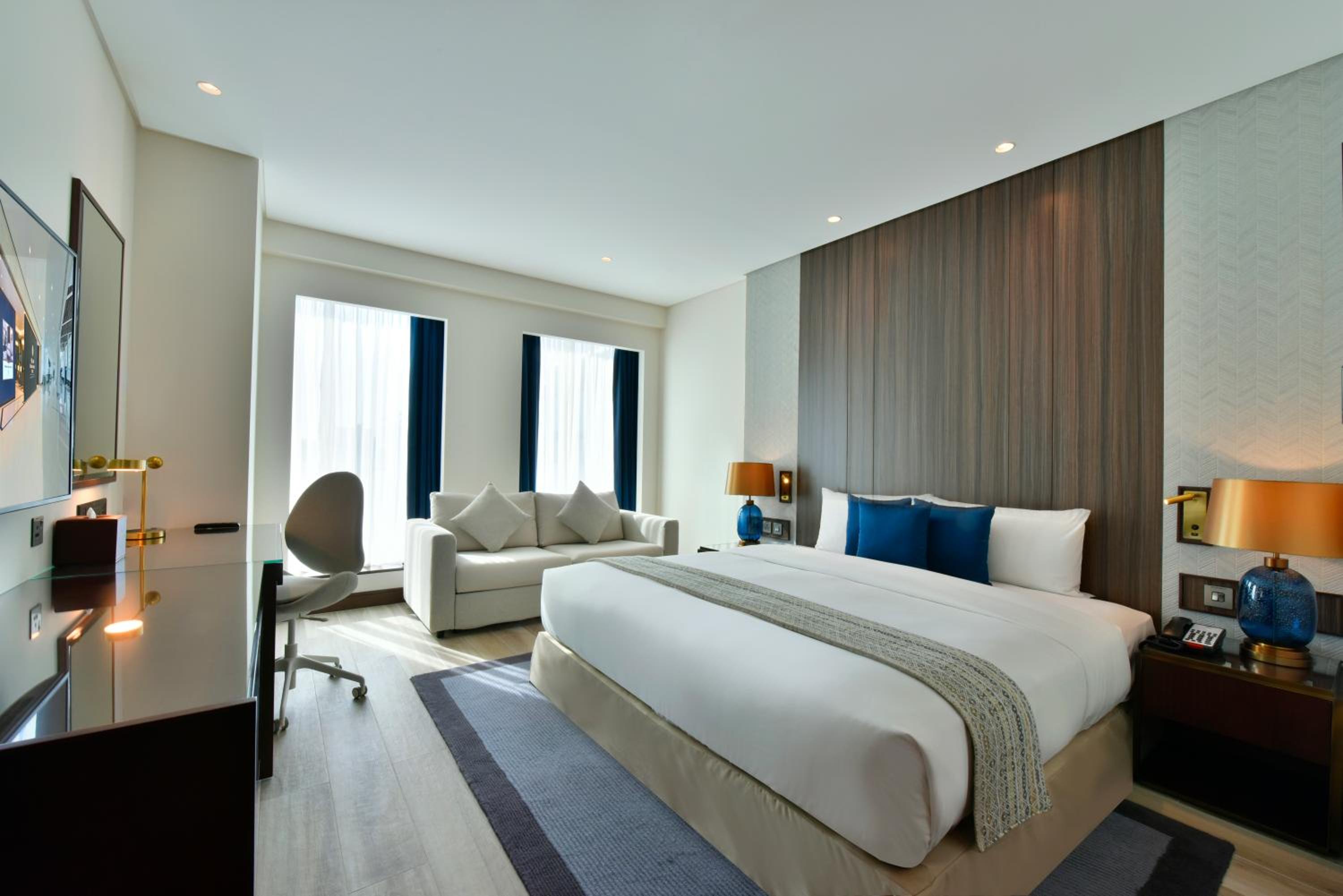 Standard Room king Bed - One Night Stay - - Photo 1