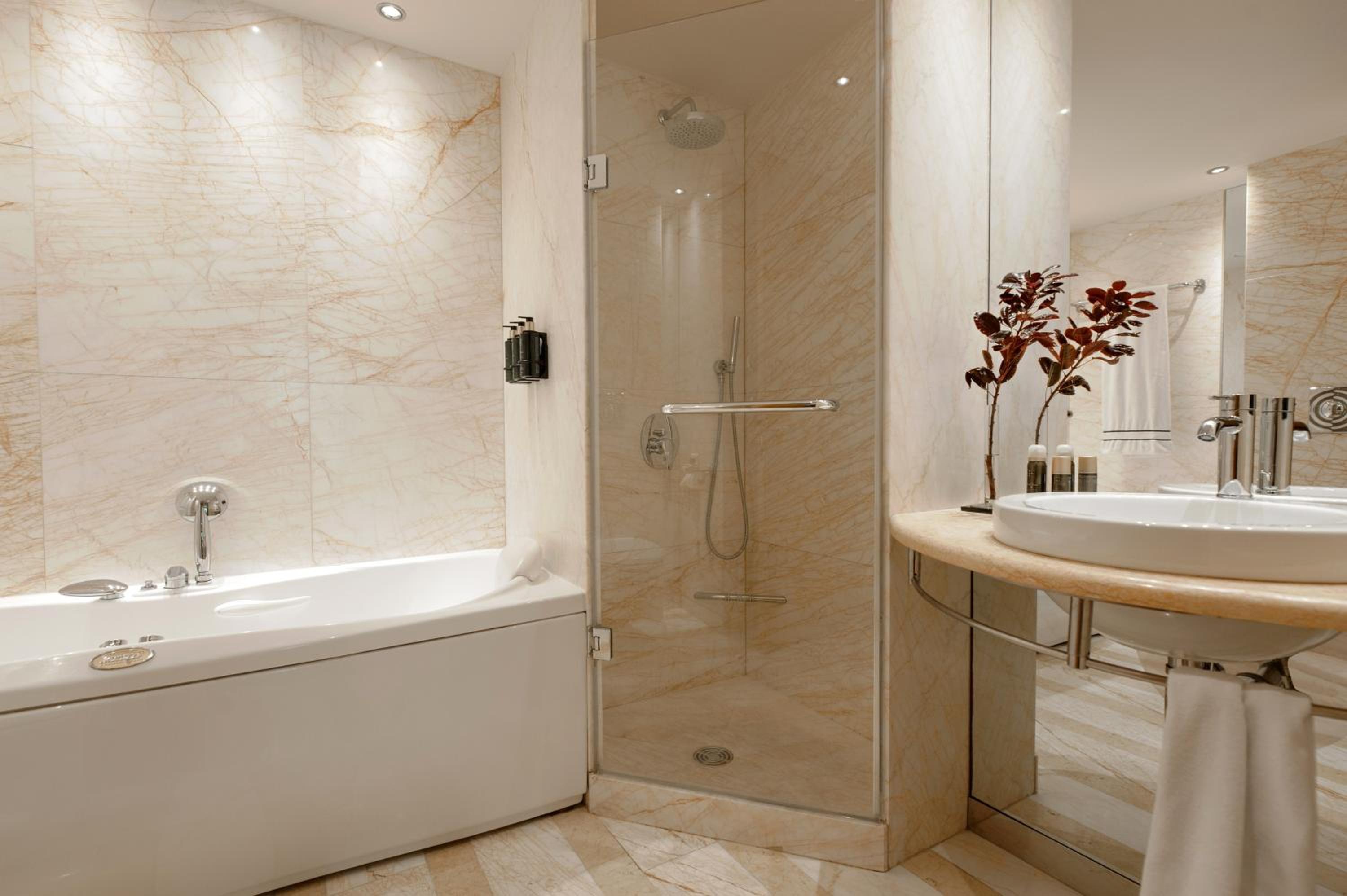 Executive Junior Suite - Photo 12