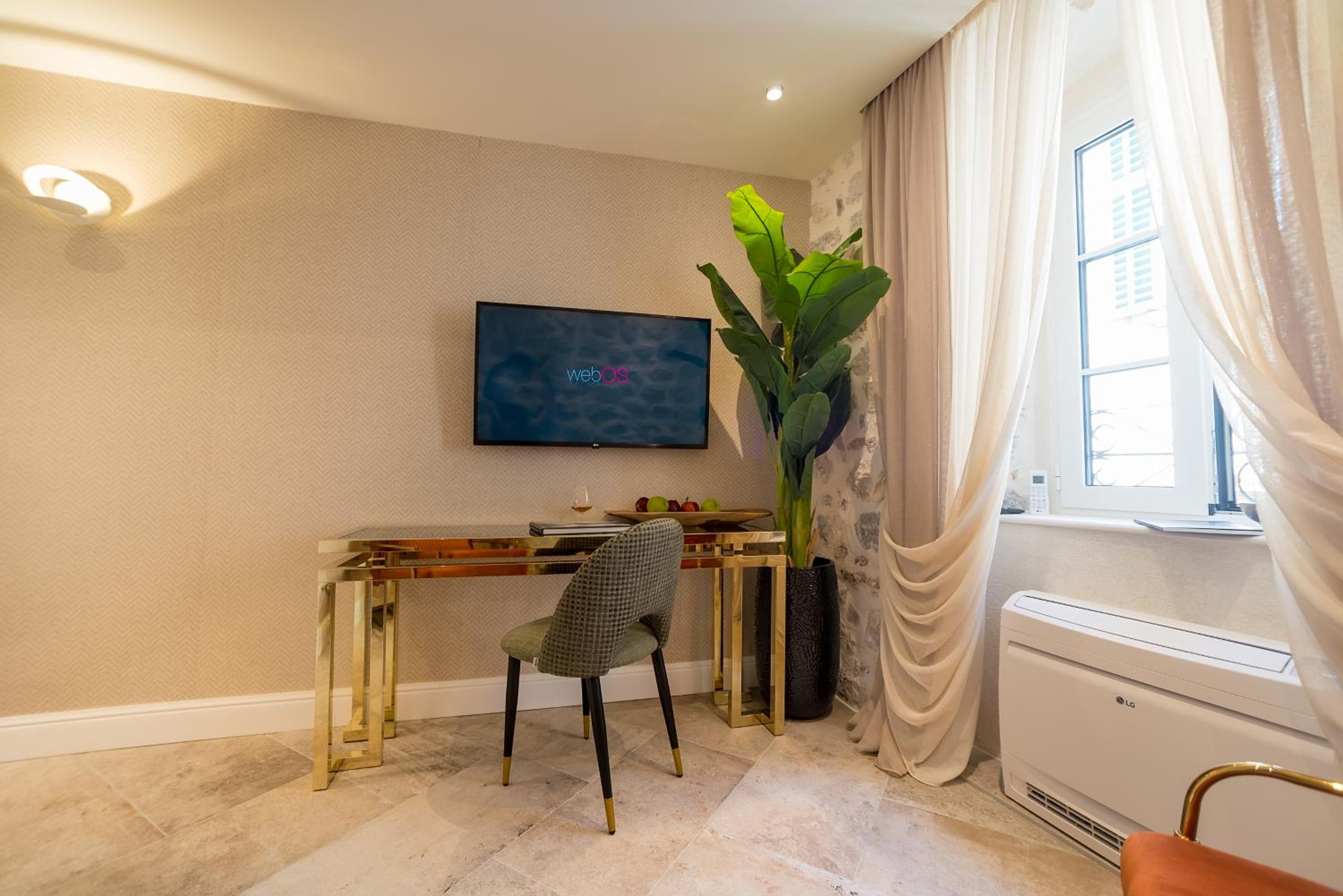 One-Bedroom Apartment - Photo 16