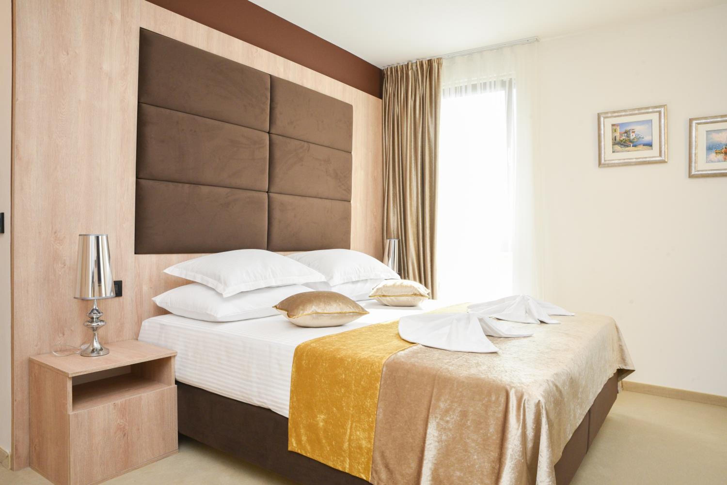 Deluxe Double Room with Sea View - Photo 18
