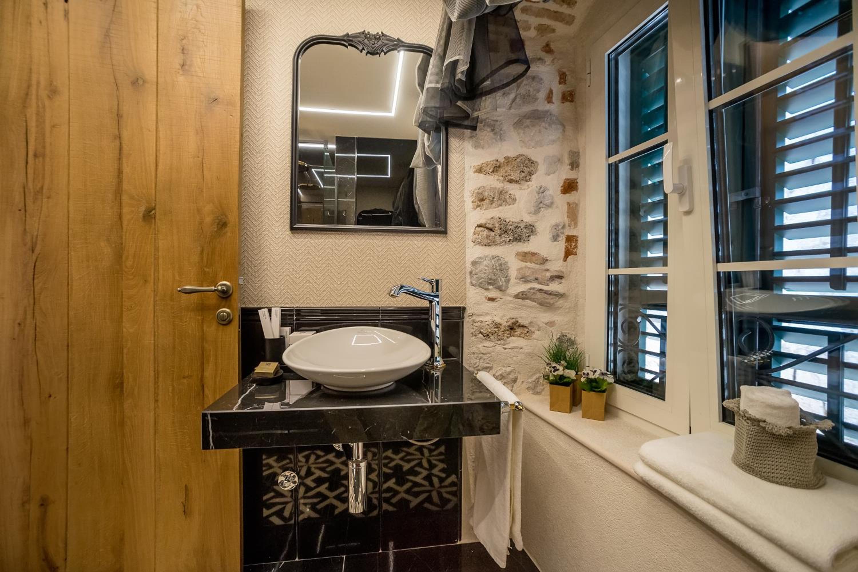 One-Bedroom Apartment - Photo 13
