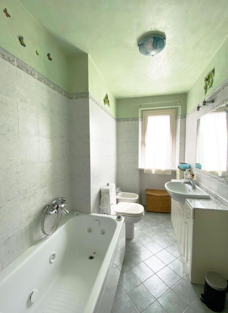 Double Room with Private External Bathroom - Photo 2