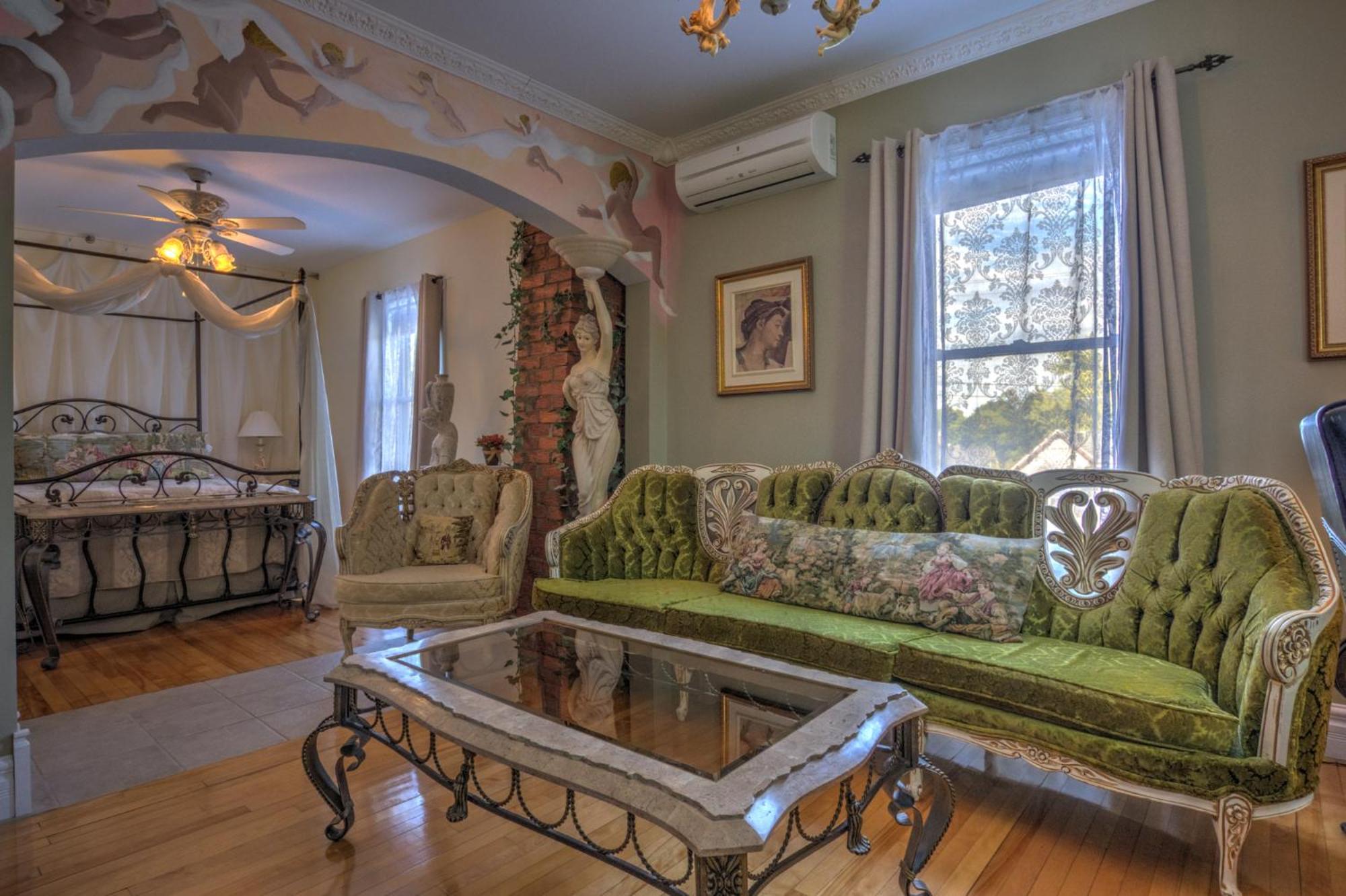 Queen Suite photo 2
