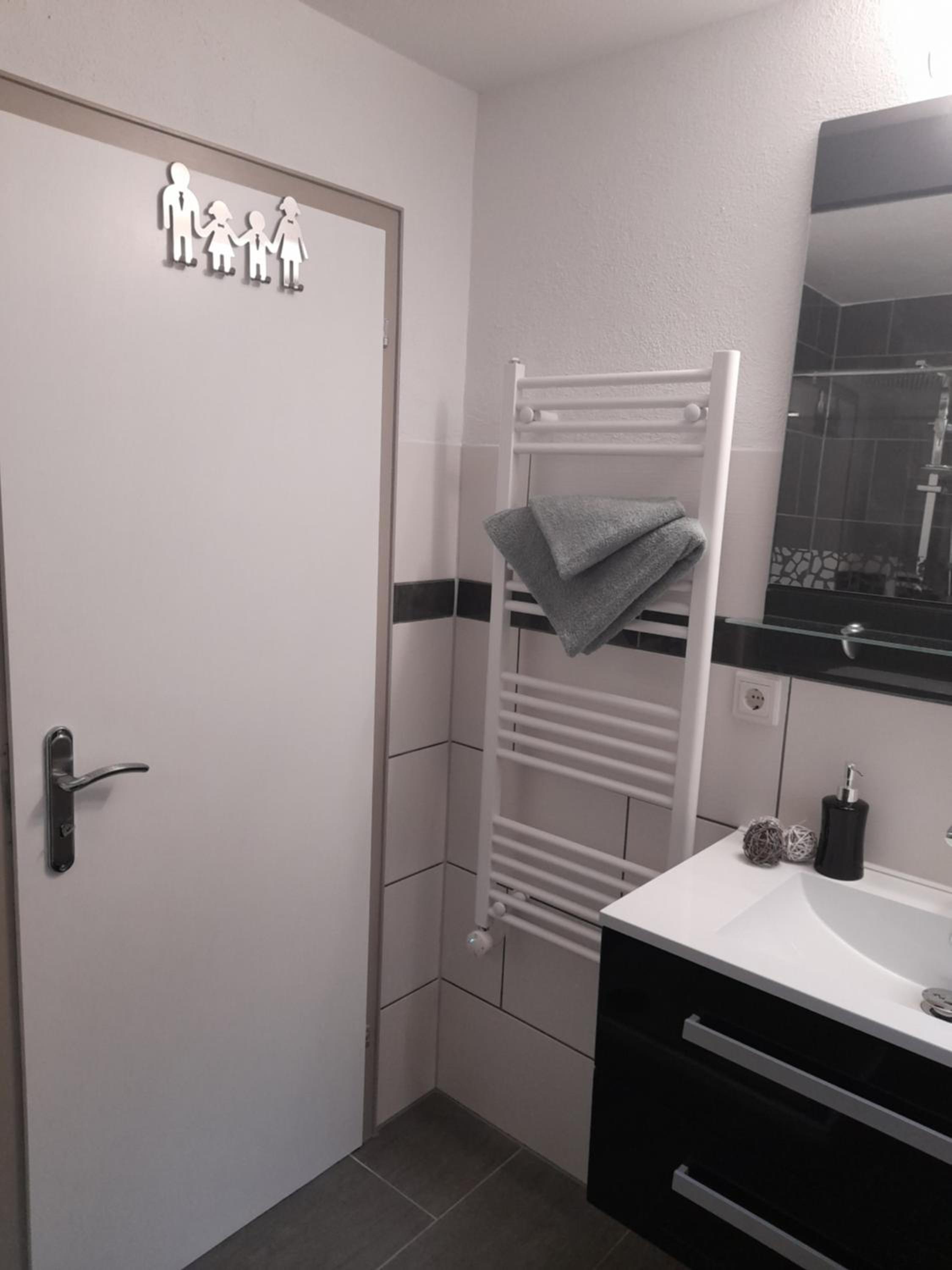 One-Bedroom Apartment - Photo 23