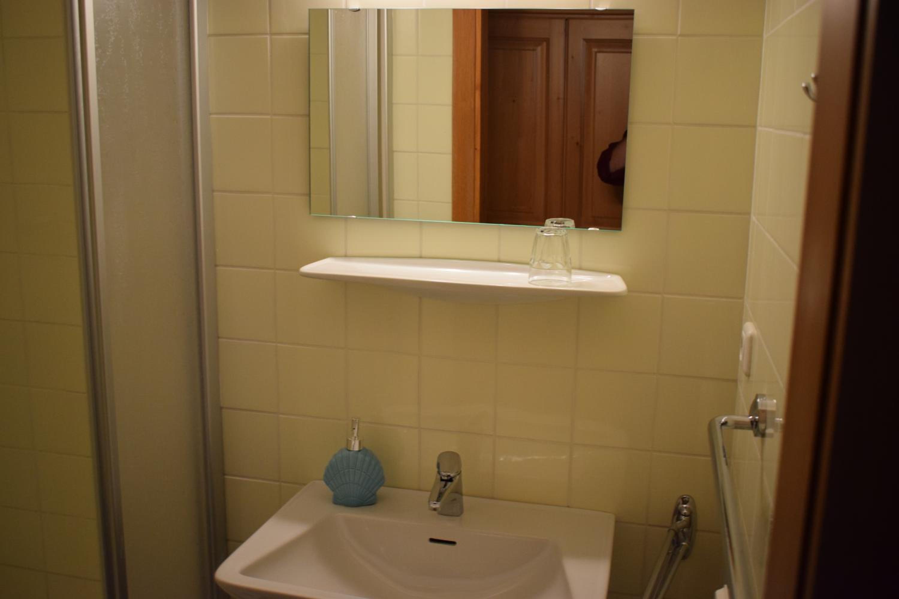 Single Room with Shower photo 3