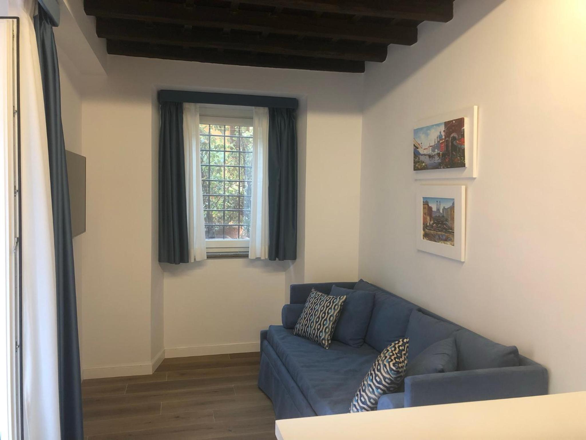 One-Bedroom Apartment - Address: Via di San Francesco a Ripa 55
