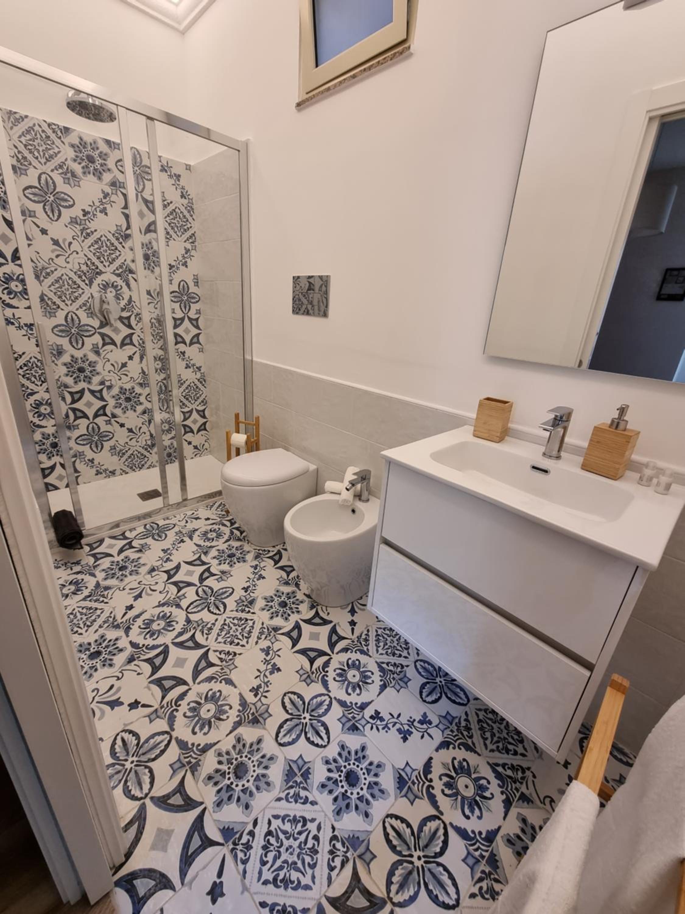 Small Double Room - Photo 11