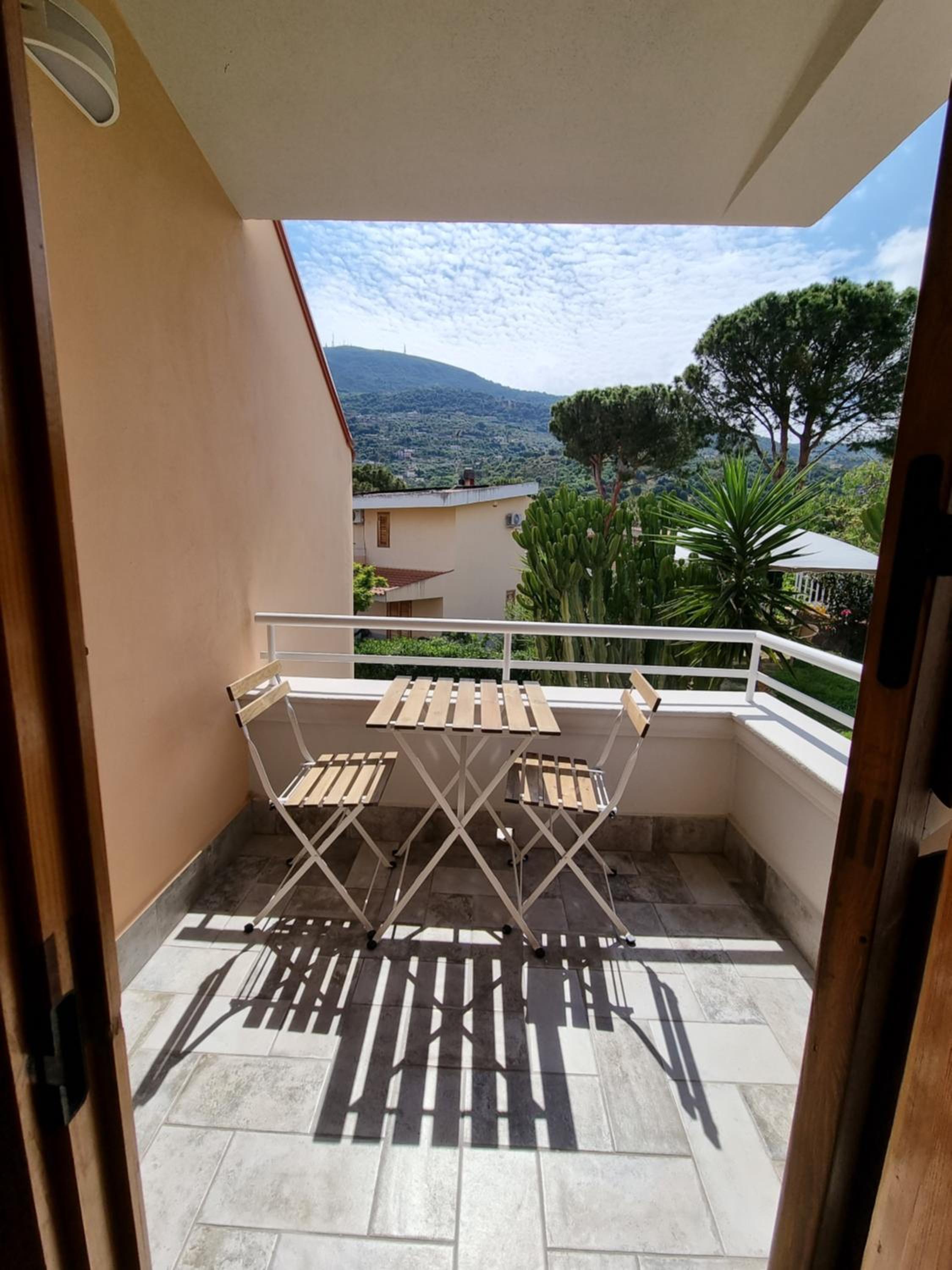 Small Double Room - Photo 6