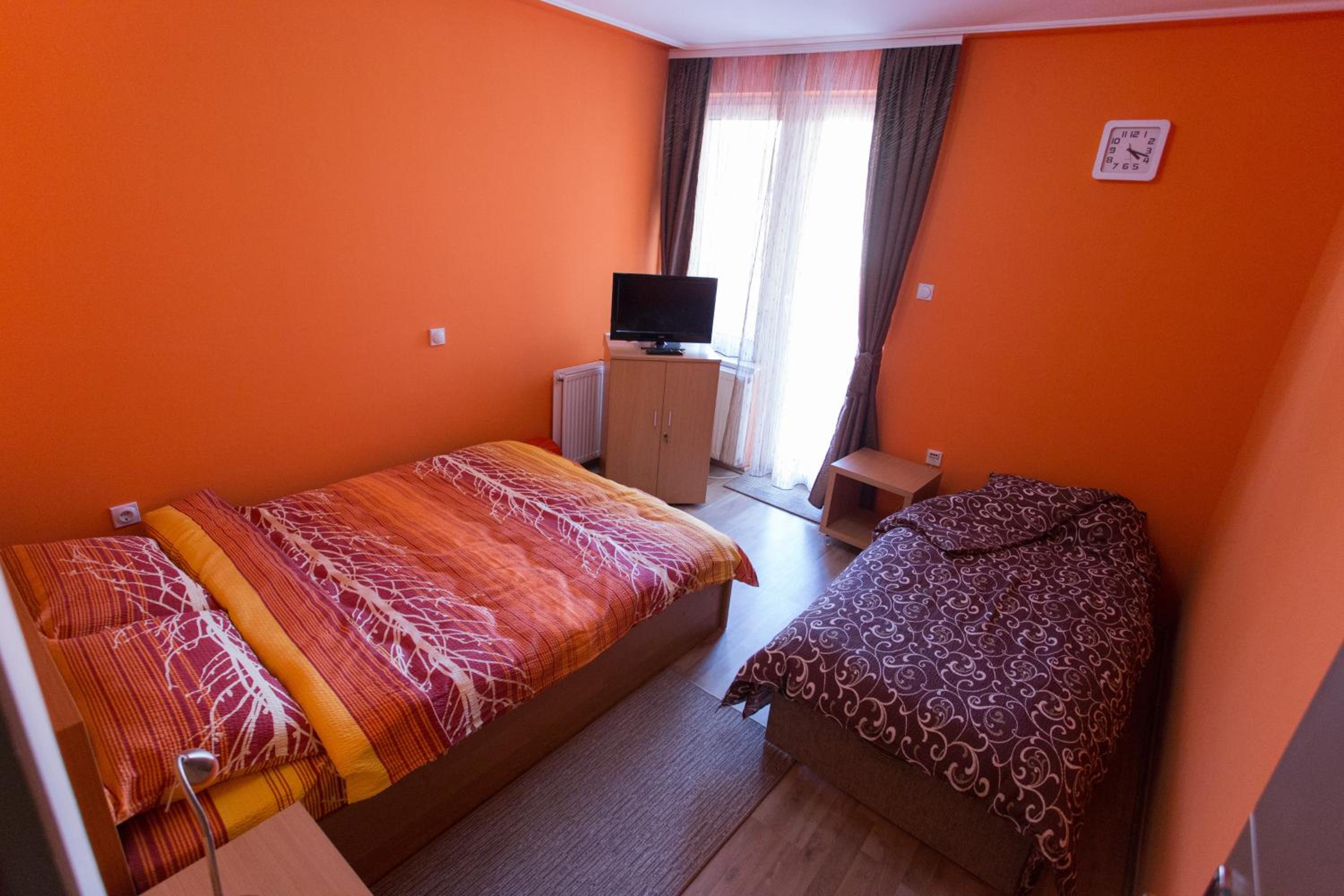 Triple Room With Shared Bathroom photo 1