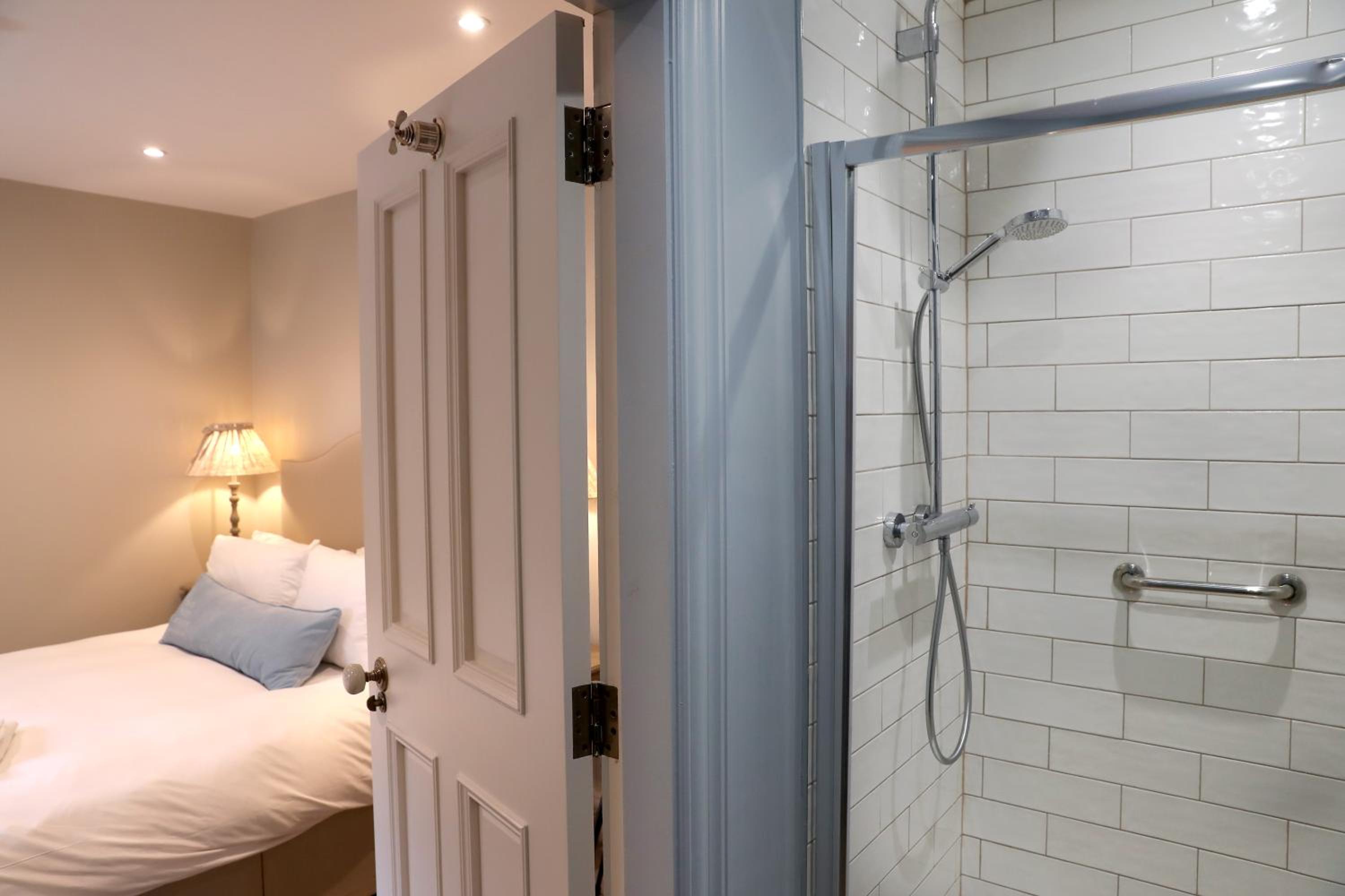 Double Room - Photo 13