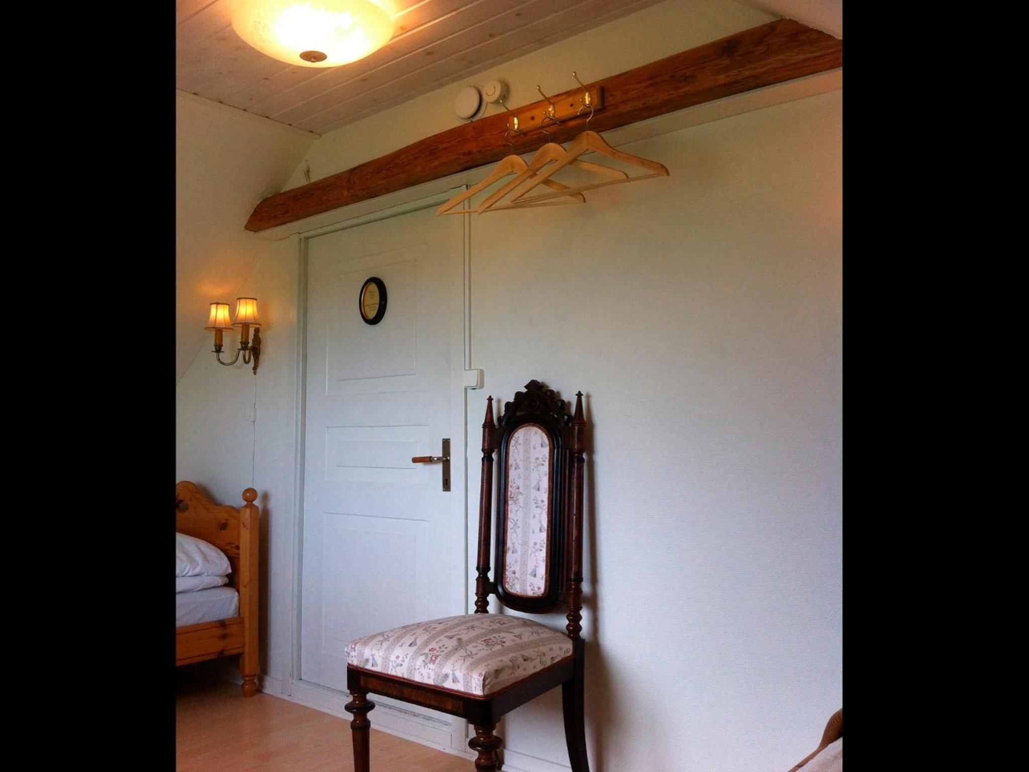 Twin Room with Shared Bathroom photo 2