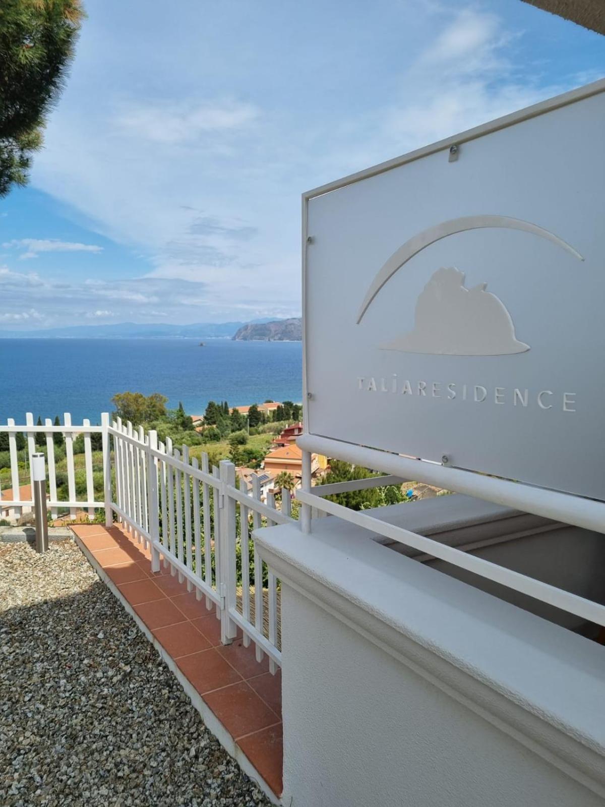 Standard Triple Room with Sea View - Photo 2