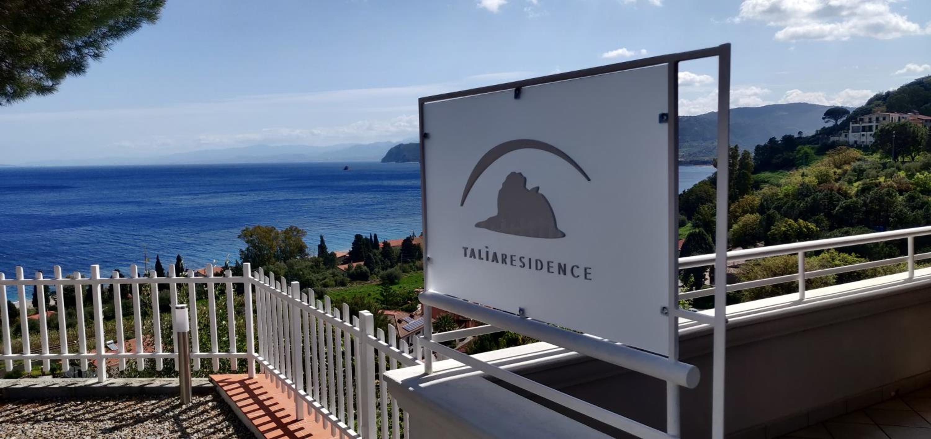 Standard Triple Room with Sea View - Photo 8