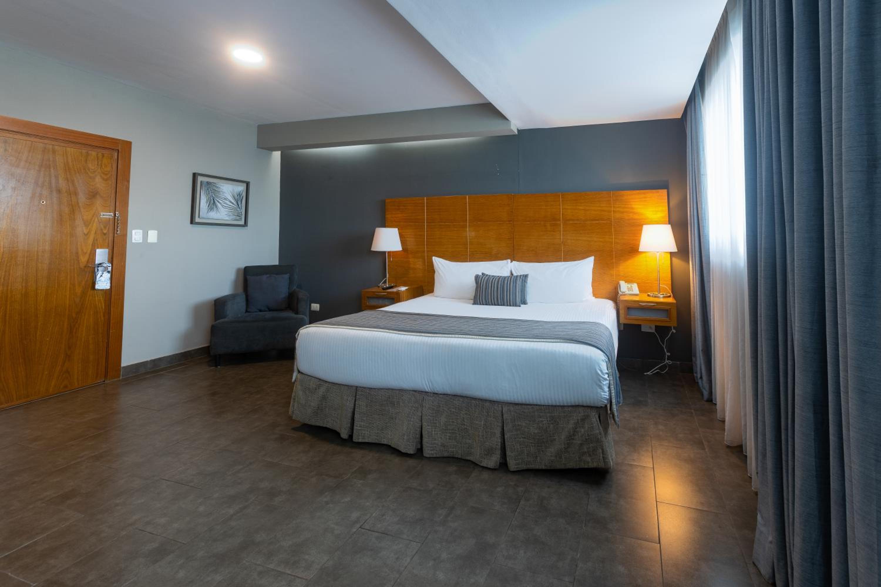 Deluxe Room - Photo 3