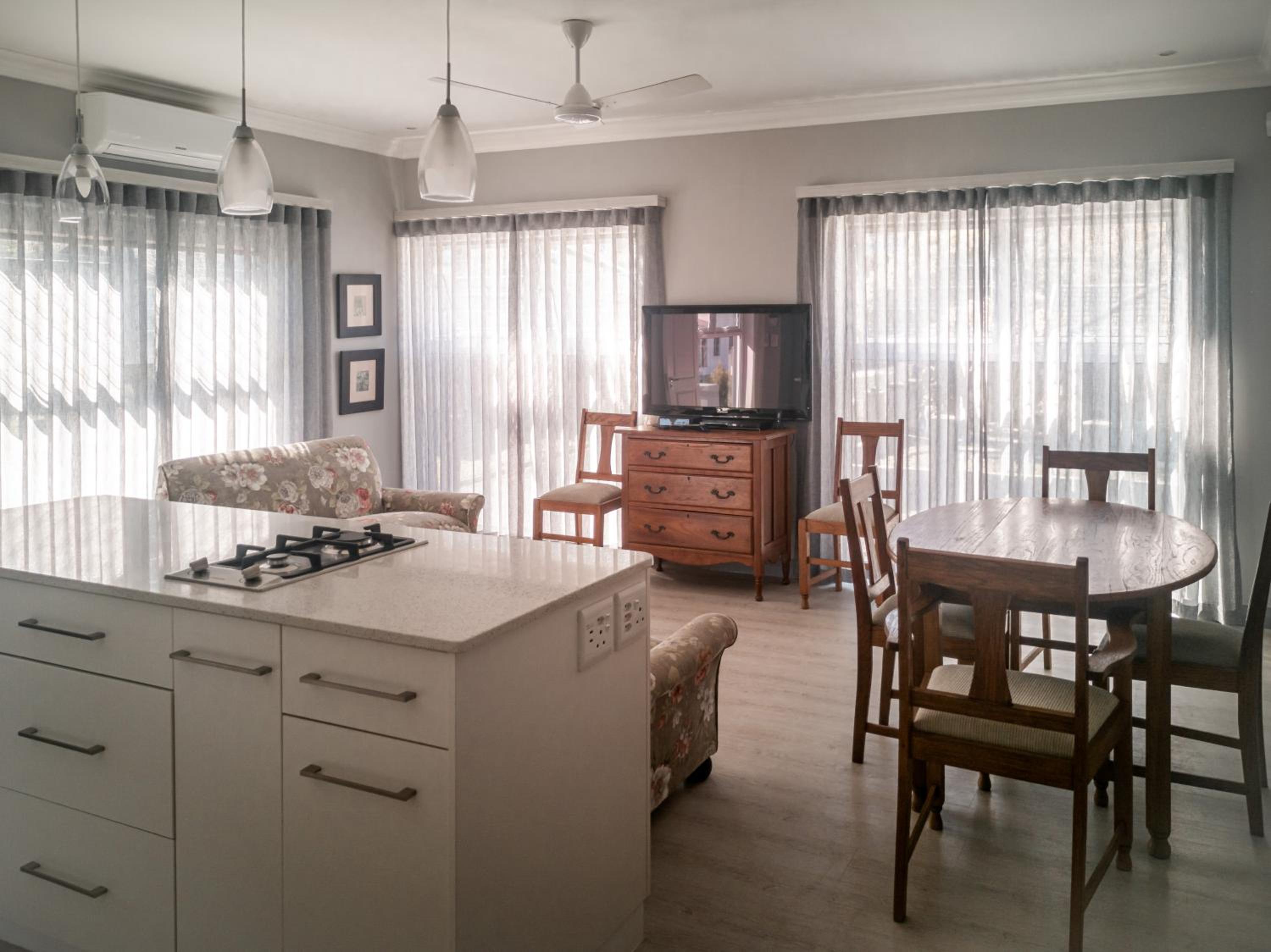 Family Room - Photo 3